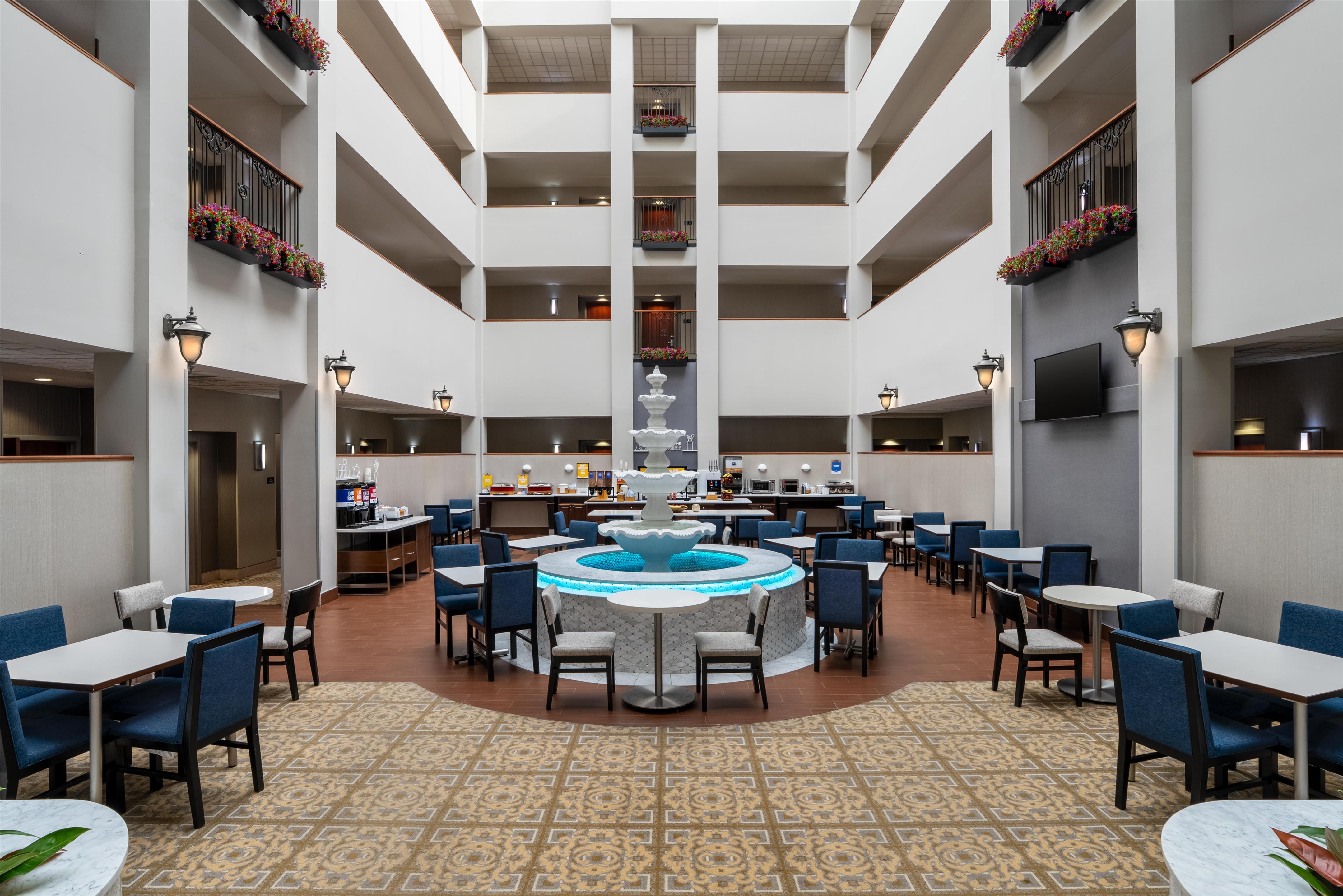 Lobby | Hampton Inn & Suites Rockville Centre
