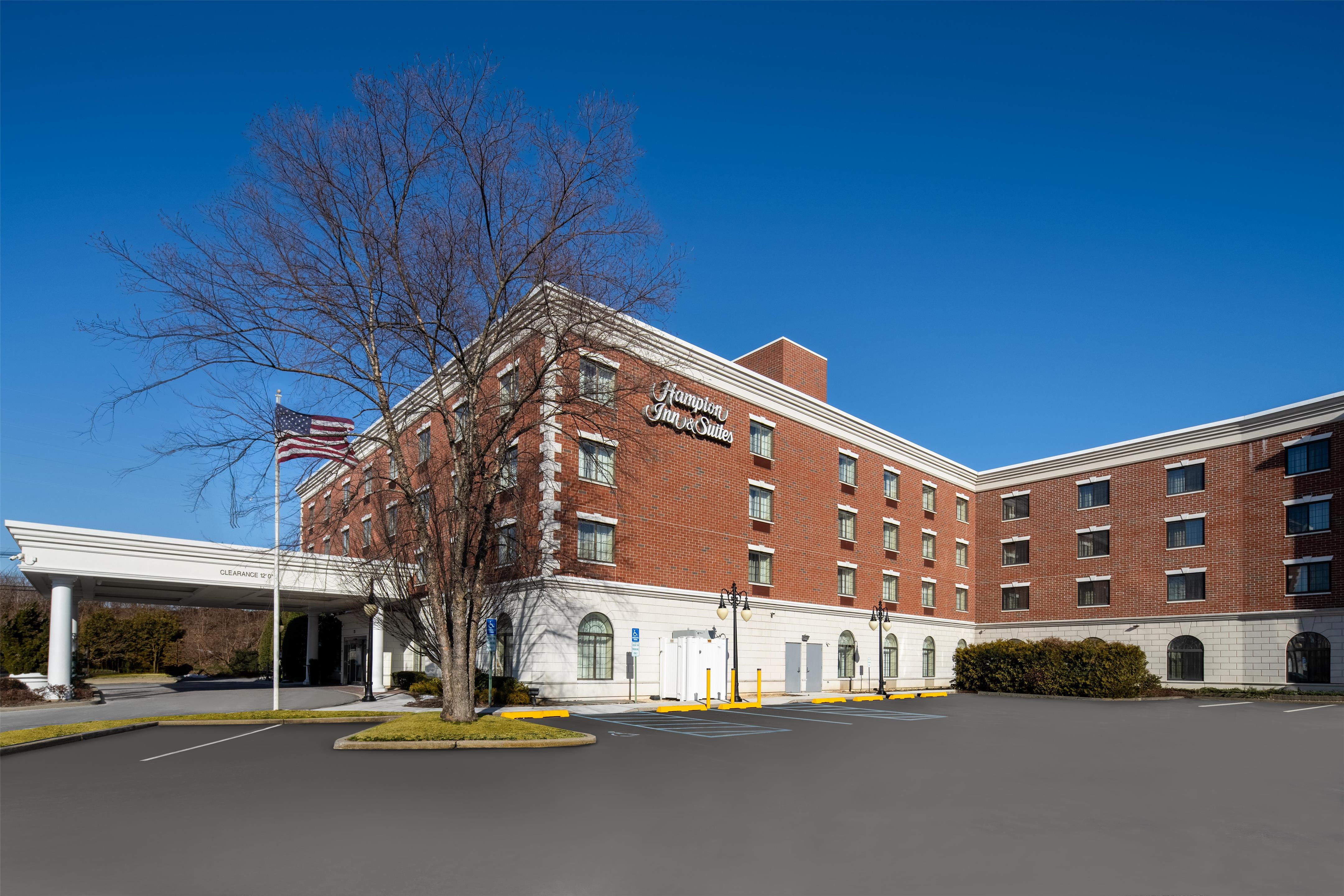 Exterior | Hampton Inn & Suites Rockville Centre