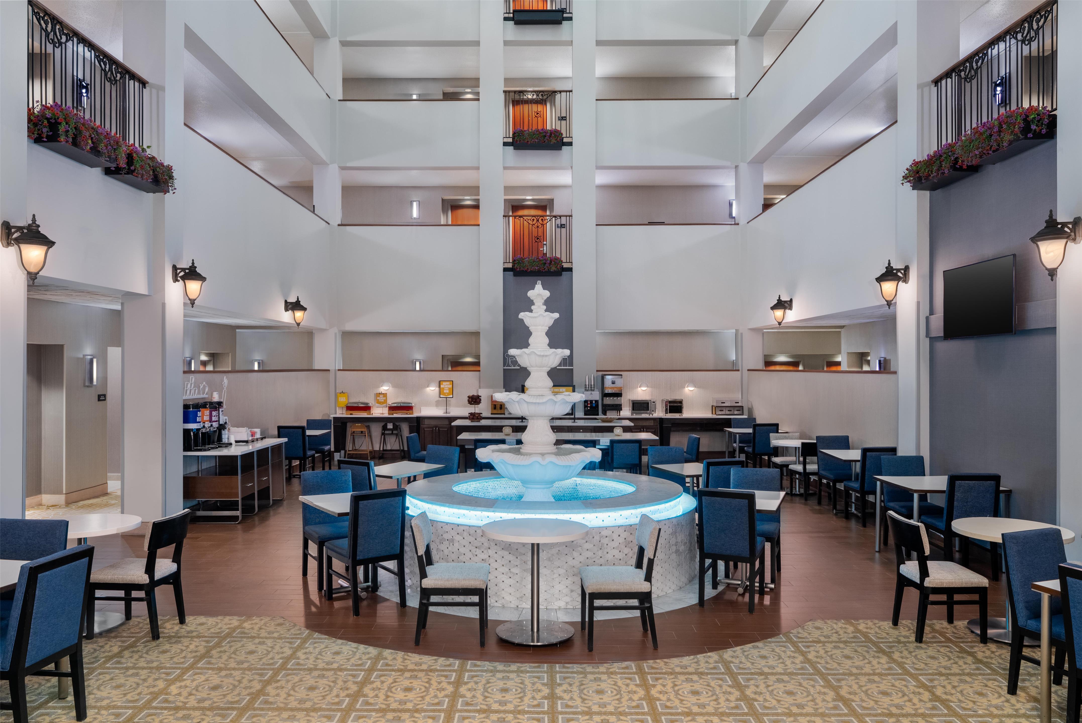 Lobby | Hampton Inn & Suites Rockville Centre