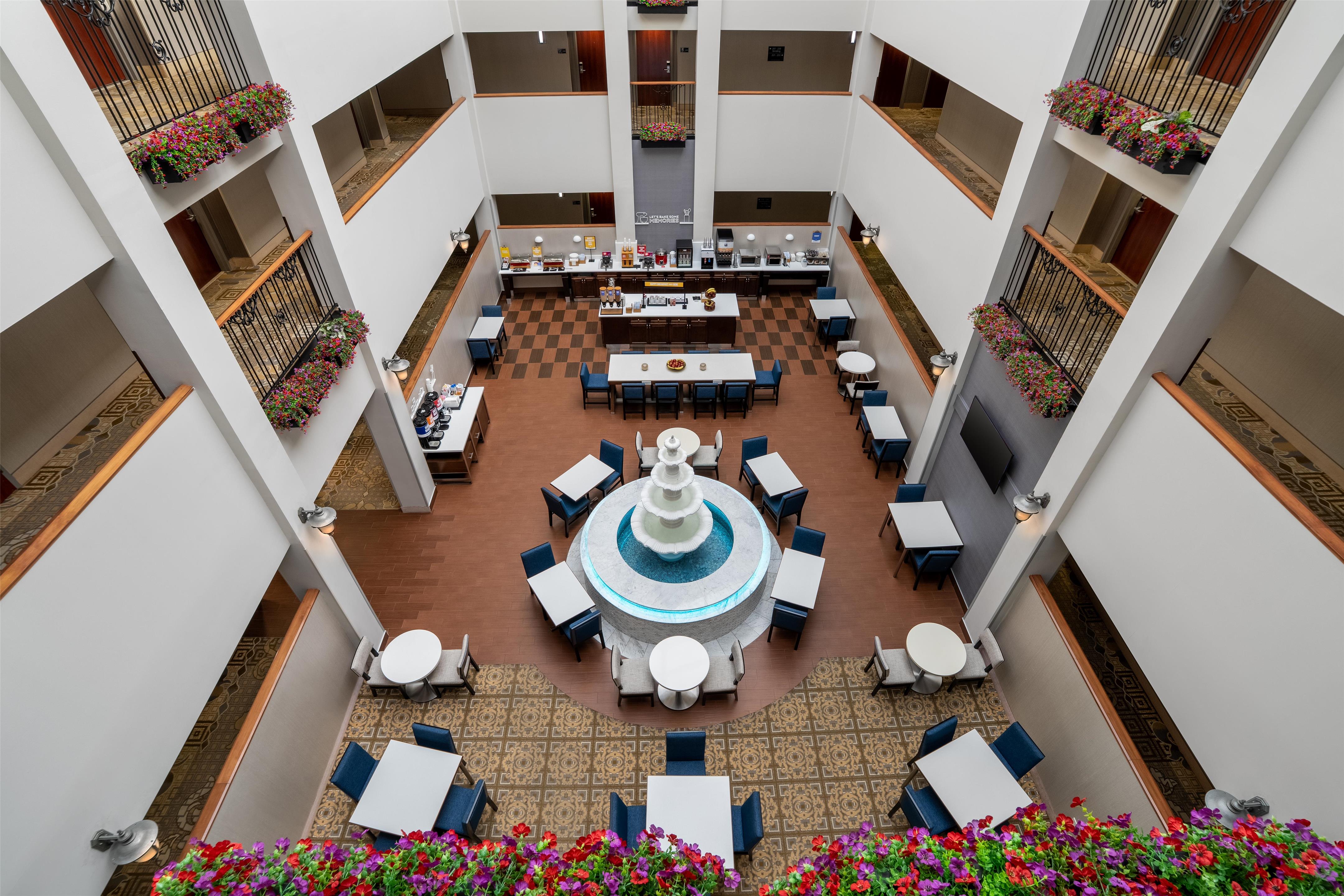 Lobby | Hampton Inn & Suites Rockville Centre