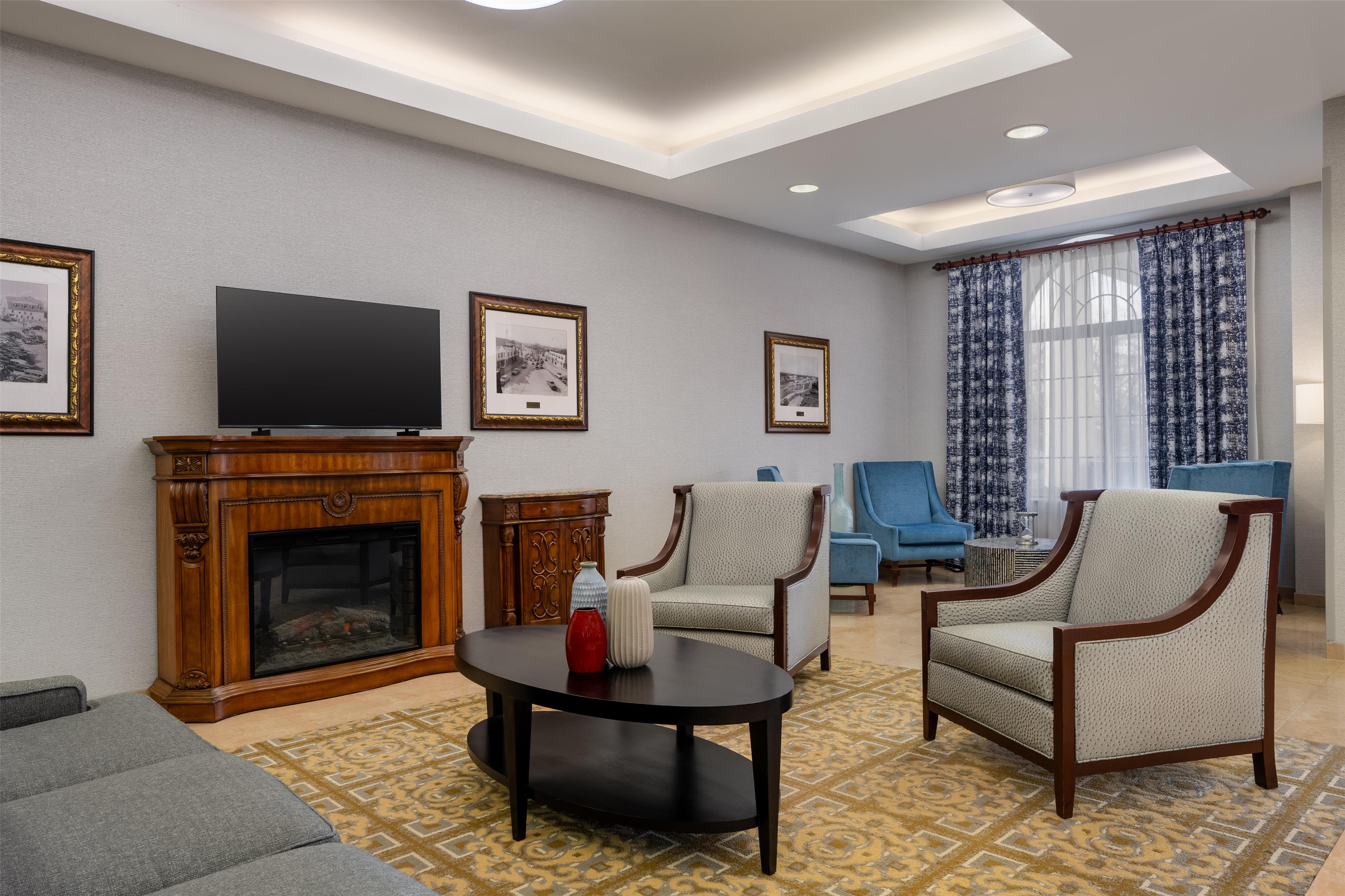 Lobby | Hampton Inn & Suites Rockville Centre