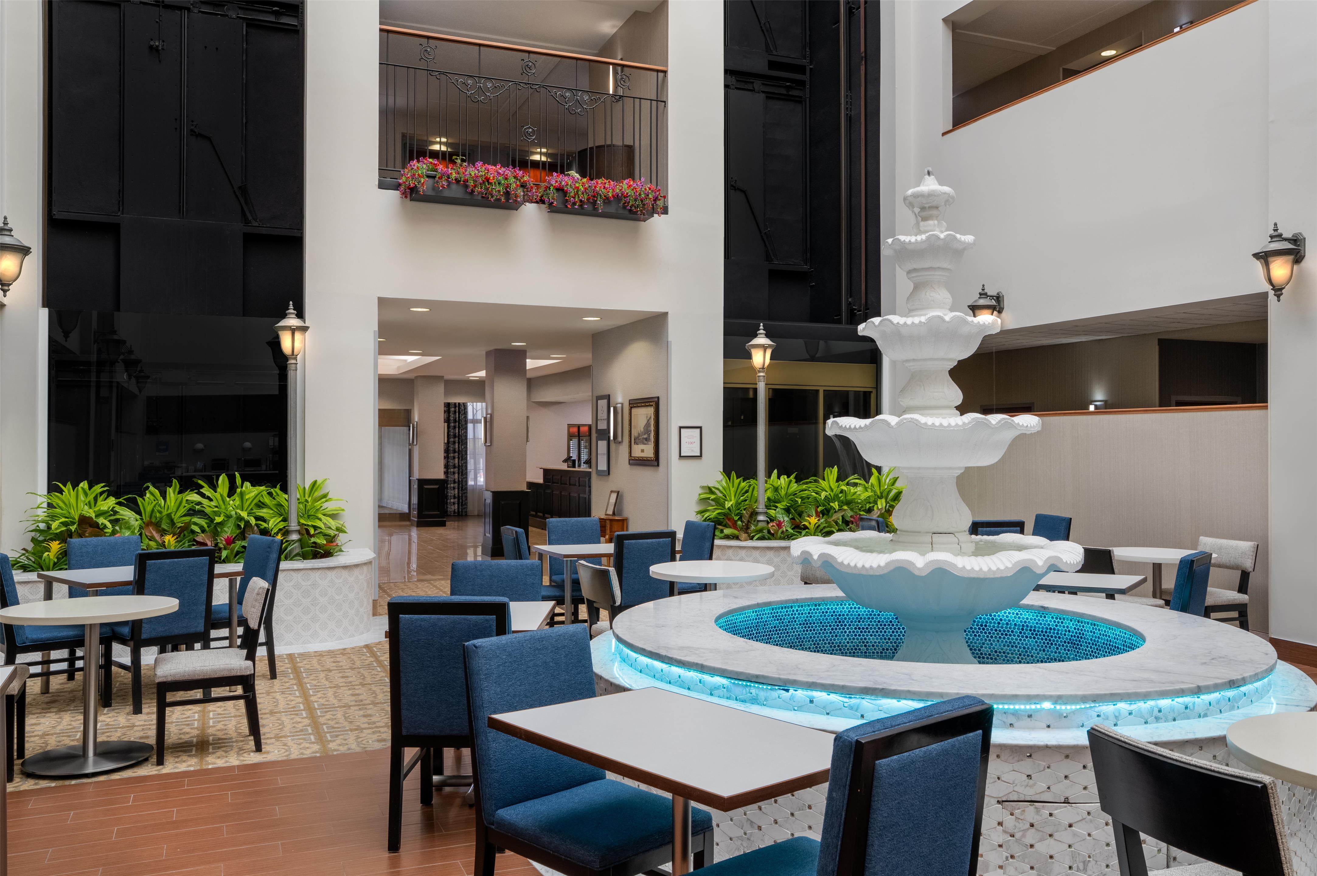 Lobby | Hampton Inn & Suites Rockville Centre