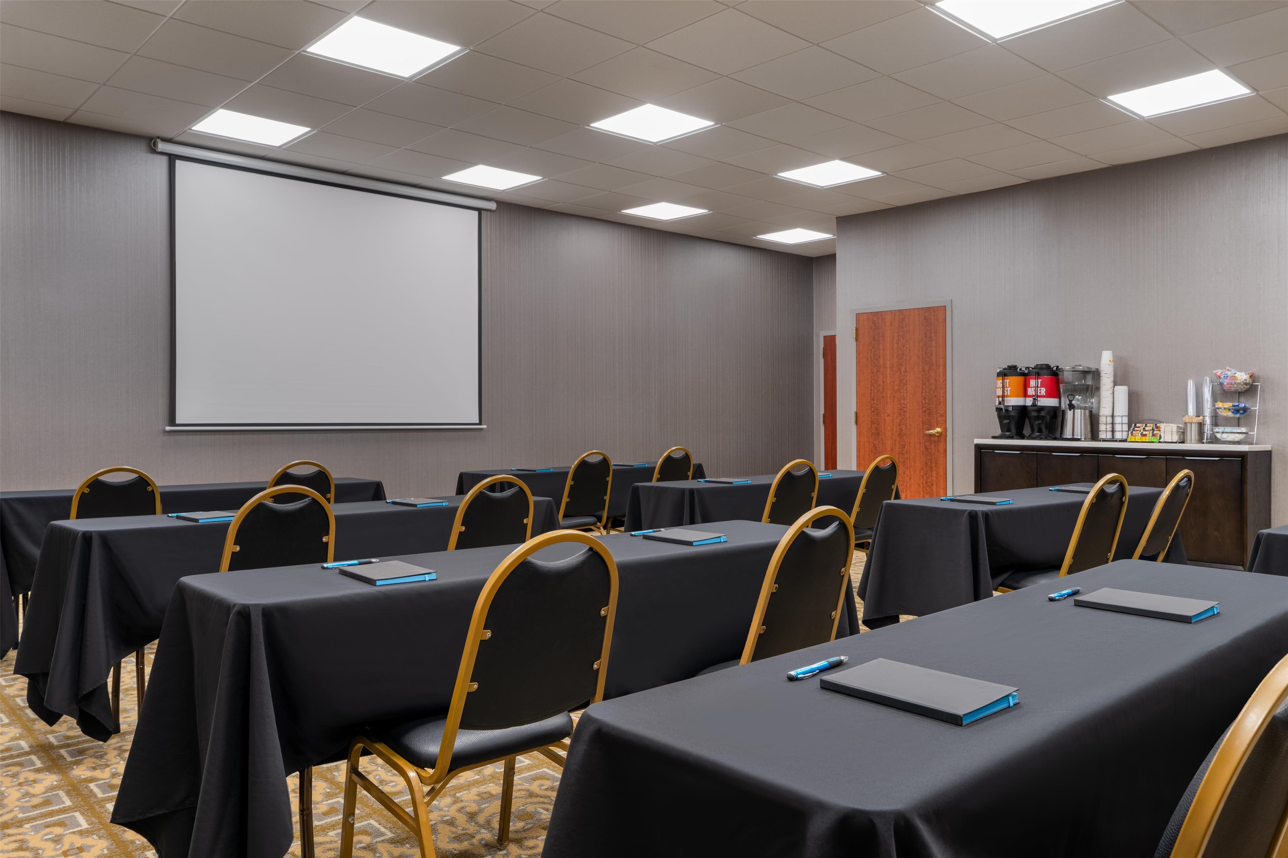 Meeting Room | Hampton Inn & Suites Rockville Centre
