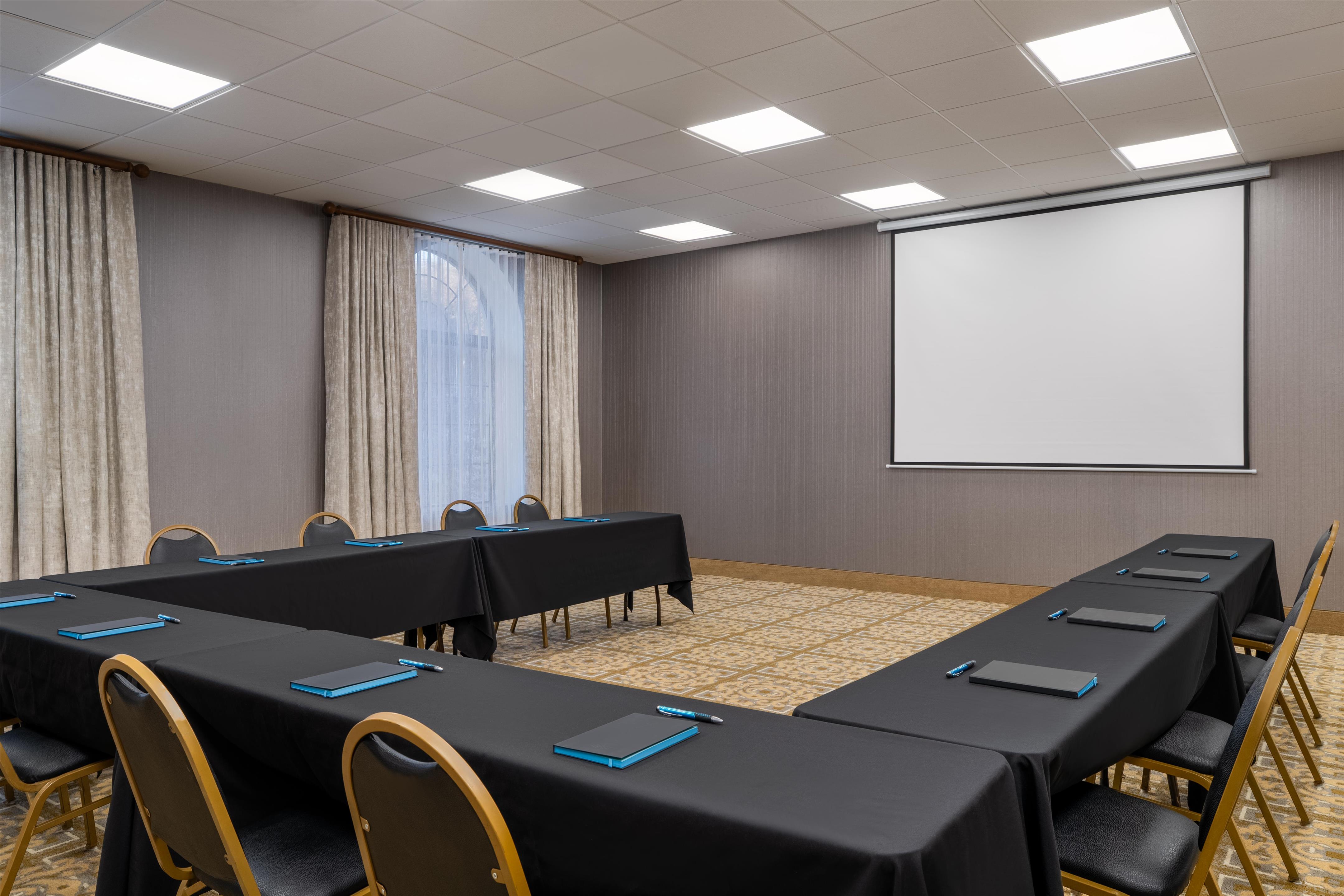 Meeting Room | Hampton Inn & Suites Rockville Centre