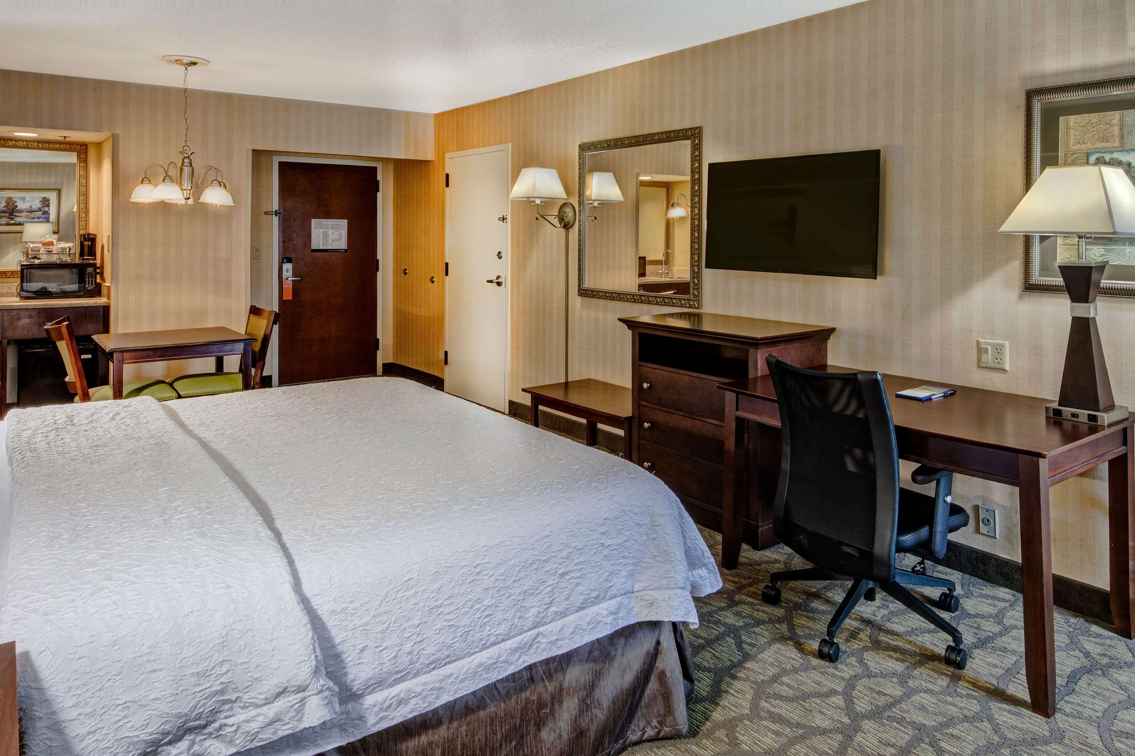 Hampton Inn by Hilton Rocky Mount Room Type - 1KG W  OVERSIZE SHOWER NS