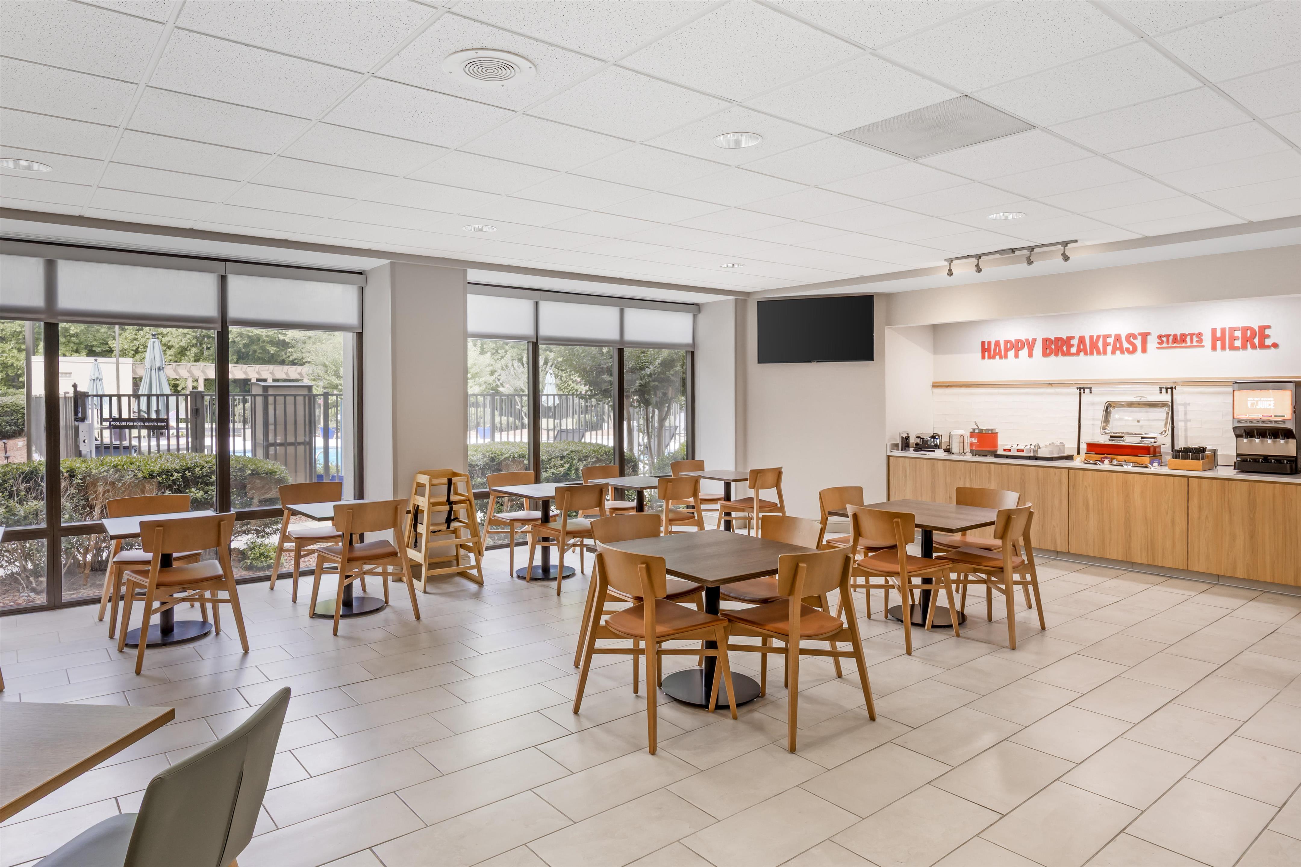 Breakfast Area | Hampton Inn Rocky Mount