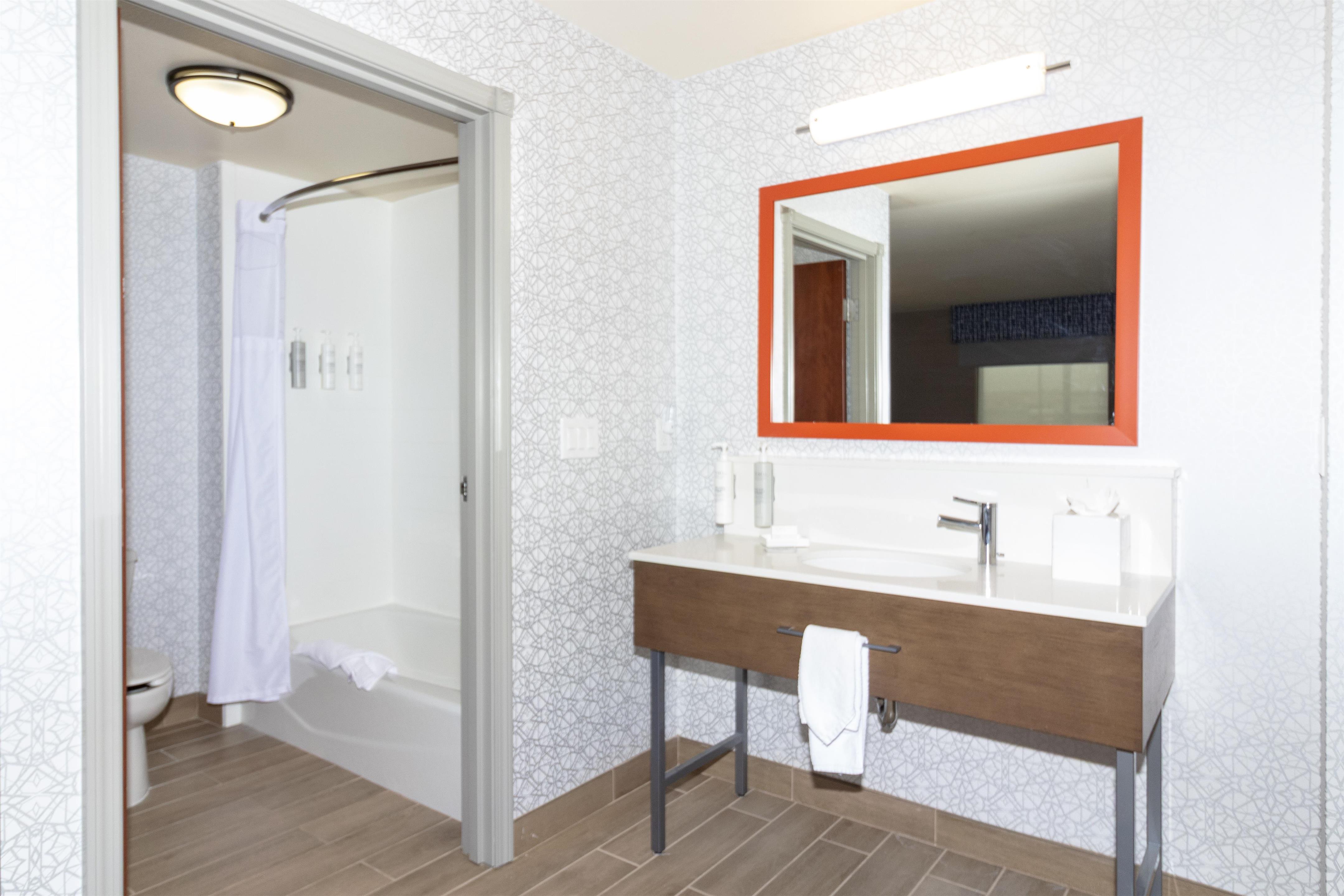 Guest room bath