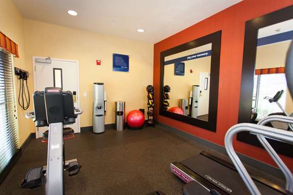 Fitness/ Exercise Room - Hampton Inn & Suites Sacramento