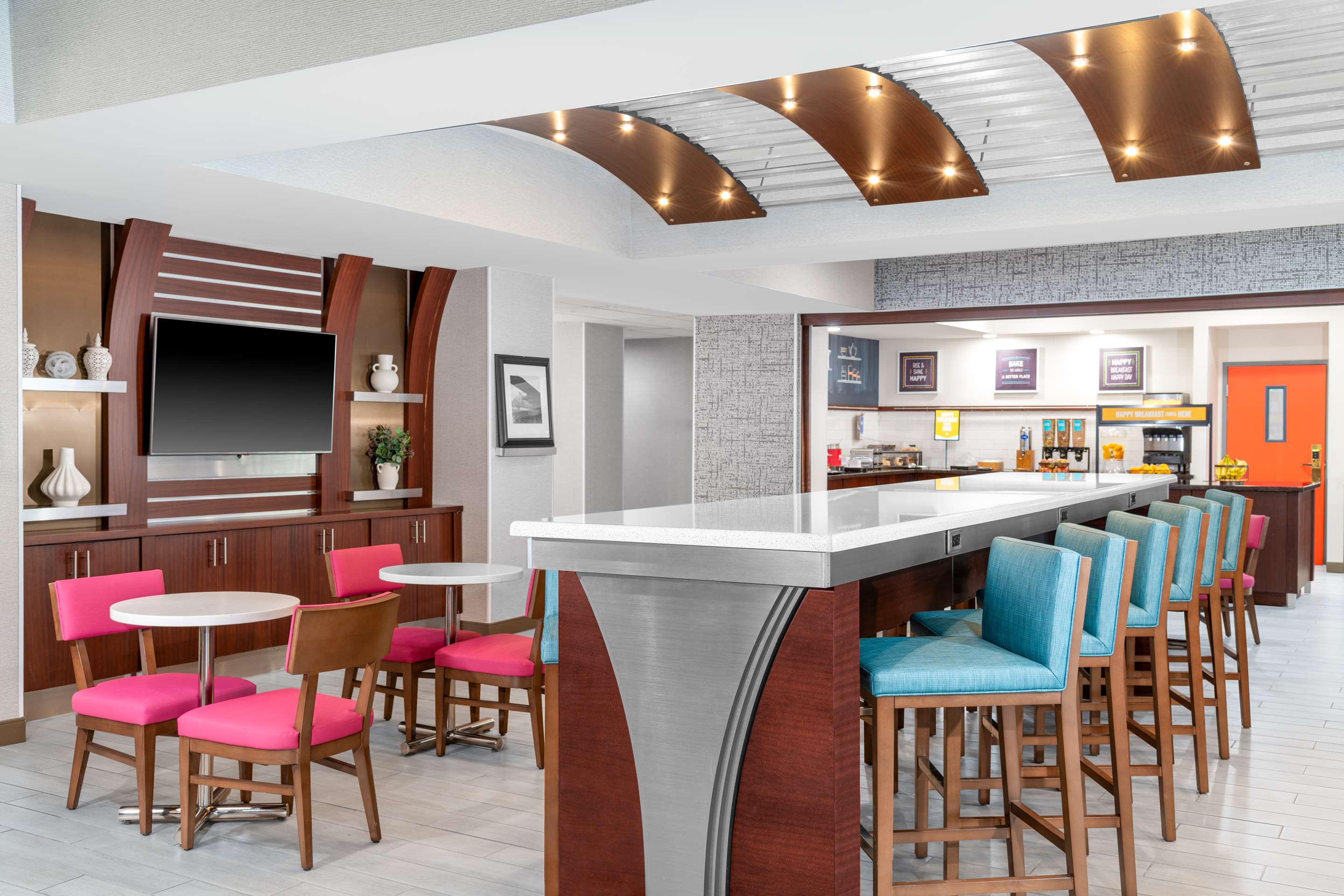 Breakfast Area | Hampton Inn & Suites Sacramento-Cal Expo