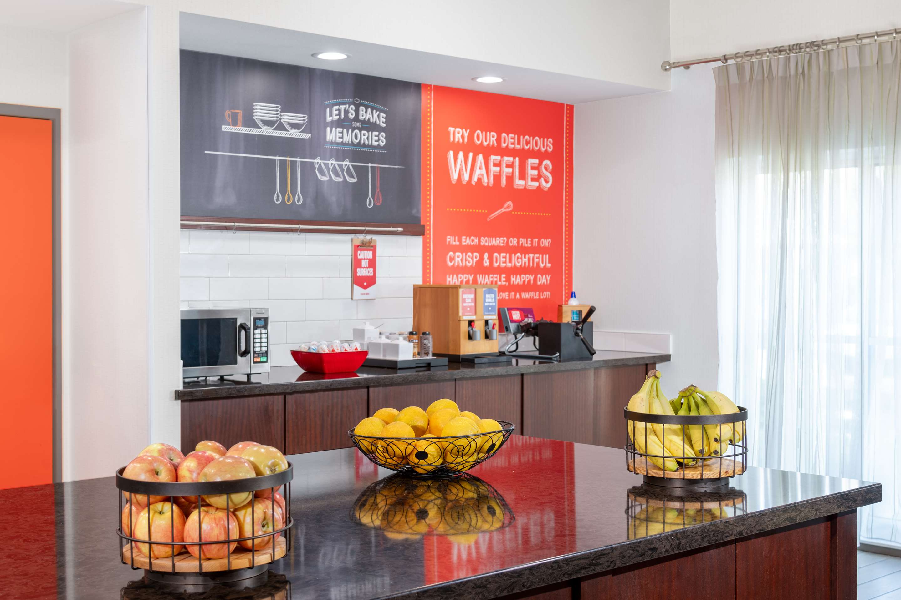 Breakfast Area | Hampton Inn & Suites Sacramento-Cal Expo
