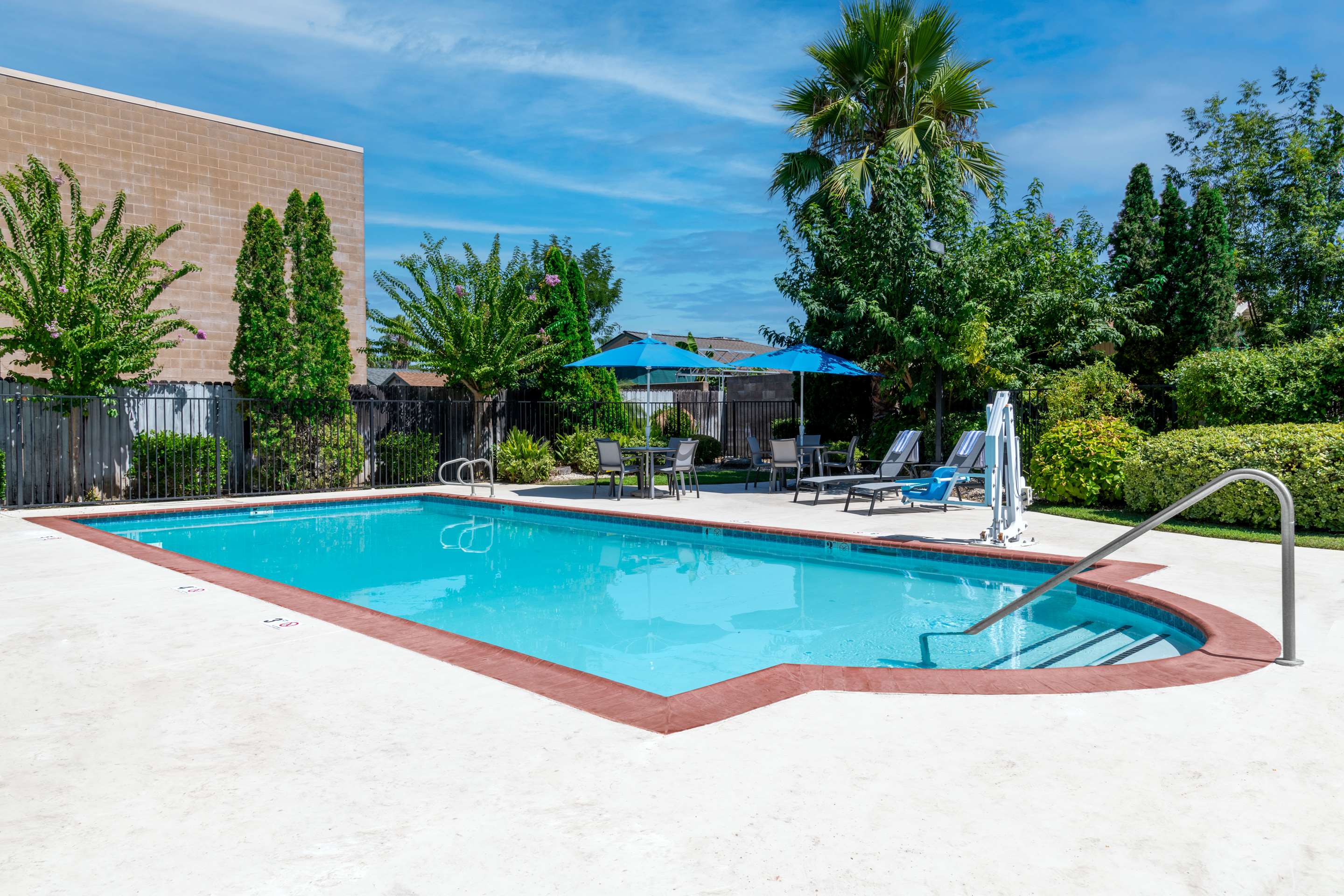 Pool | Hampton Inn & Suites Sacramento-Cal Expo