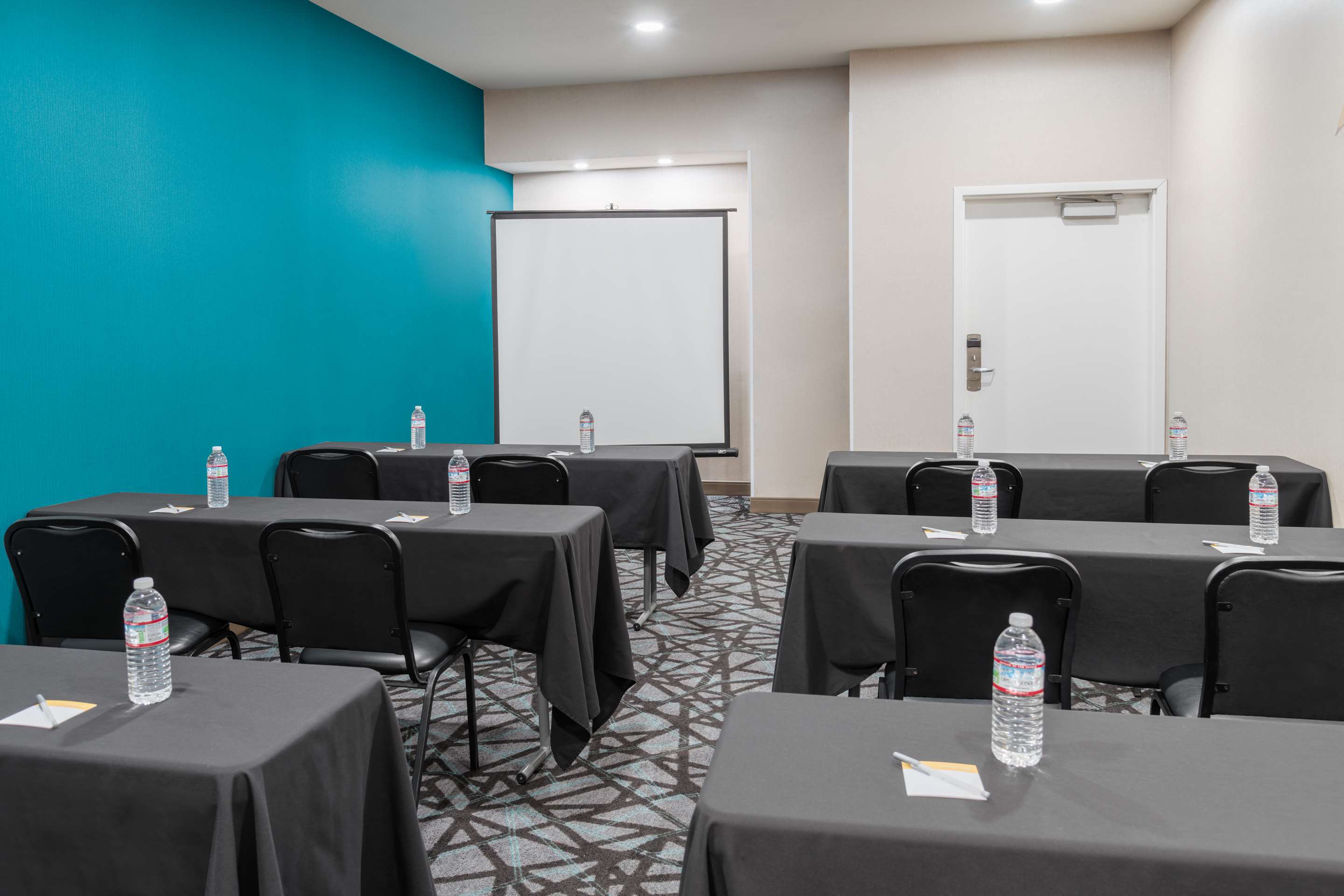 Meeting Room | Hampton Inn & Suites Sacramento-Cal Expo
