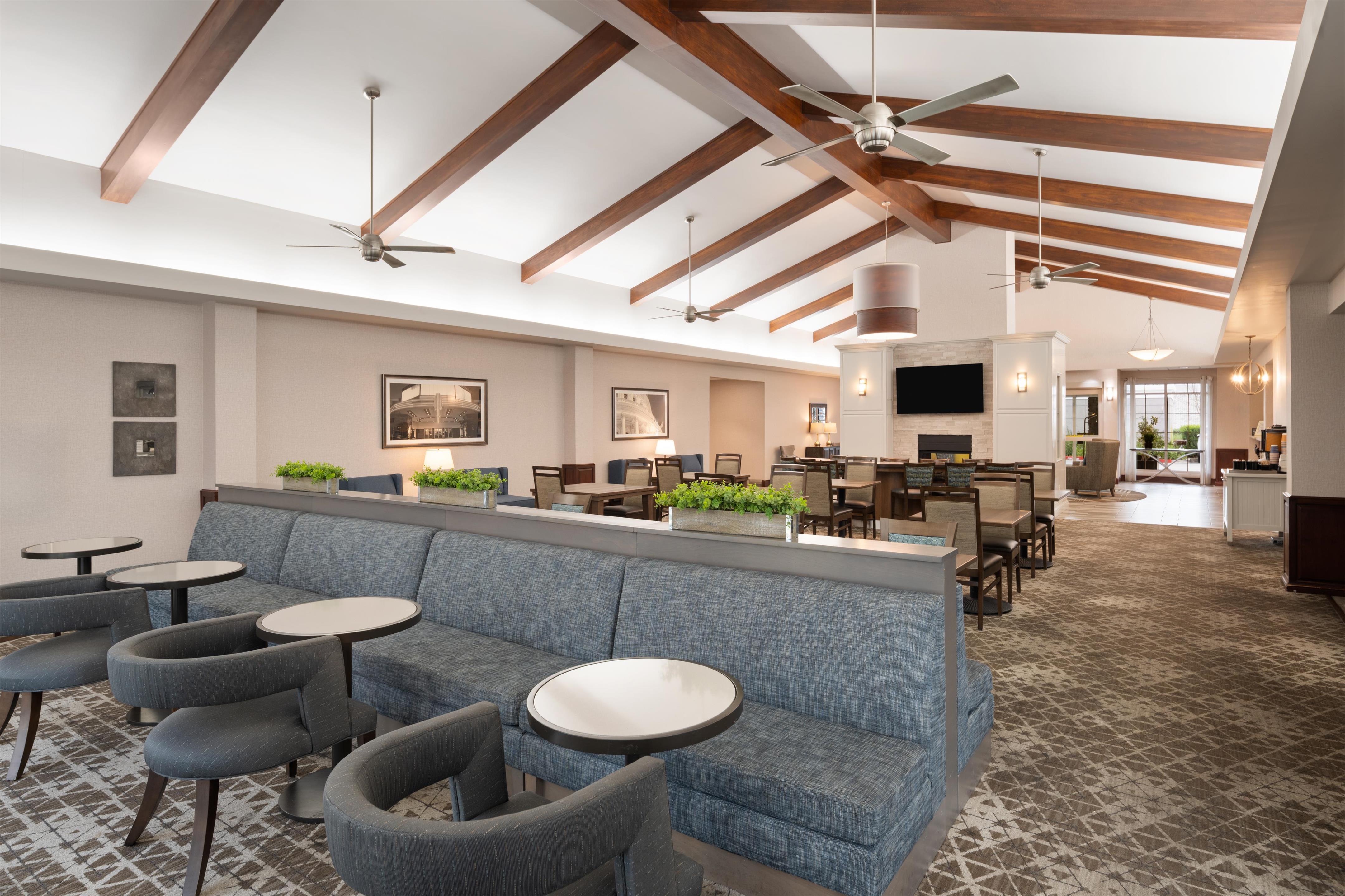 Lobby | Homewood Suites By Hilton Sacramento Airport - Natomas
