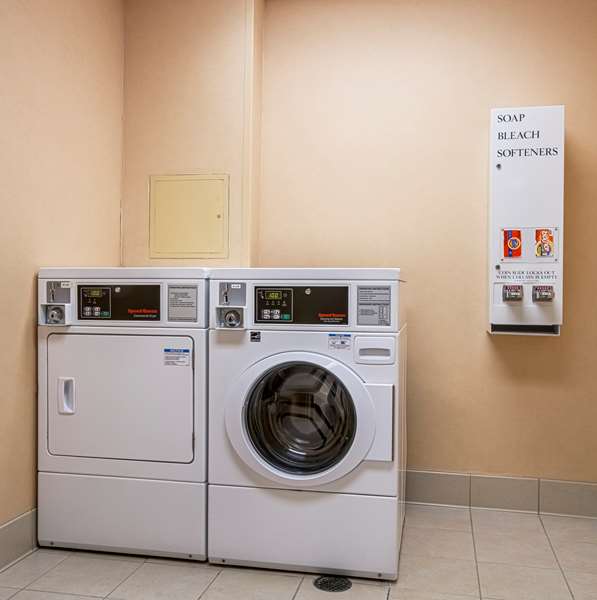  - Hampton Inn & Suites Elk Grove - I-5, Exit 508