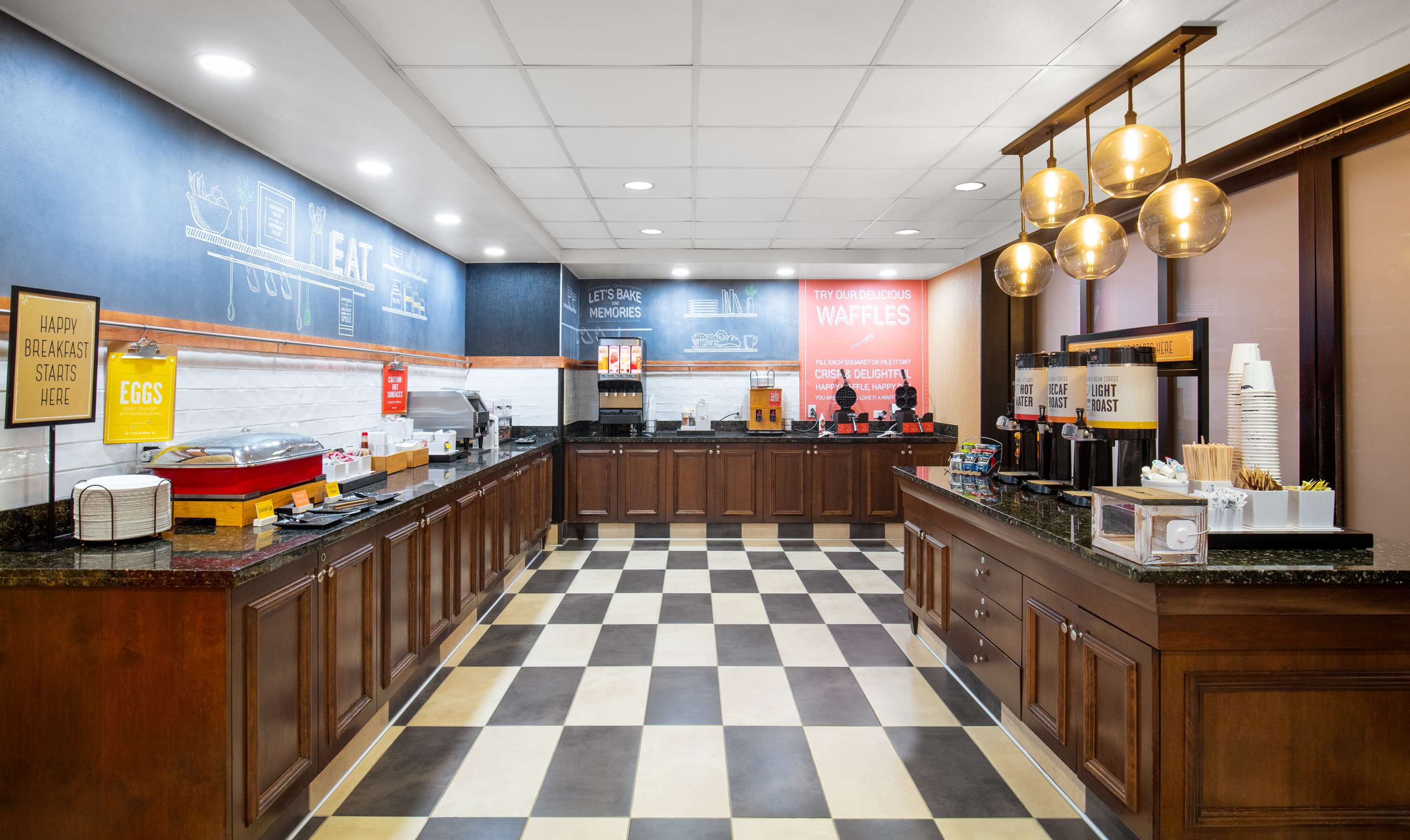 Breakfast Area | Hampton Inn & Suites Sacramento-Elk Grove Laguna I-5