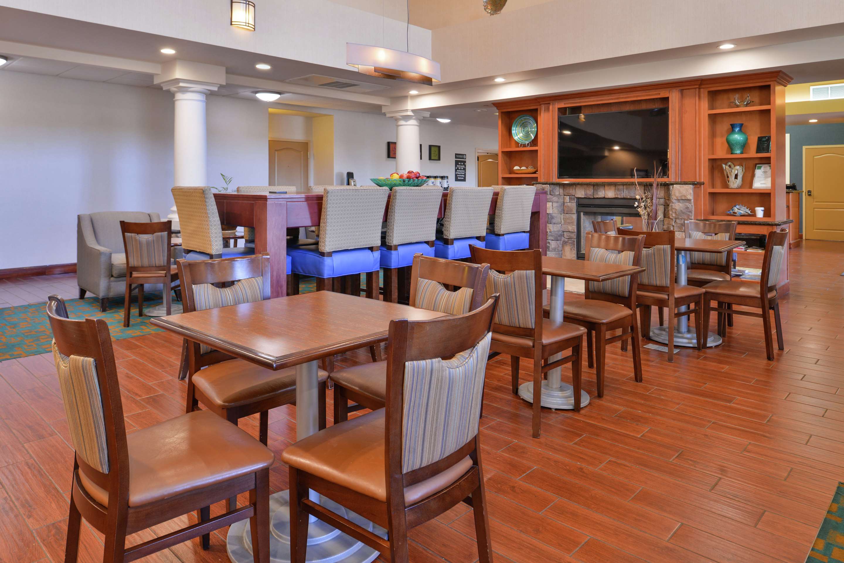 Restaurant | Hampton Inn & Suites Woodland-Sacramento Area