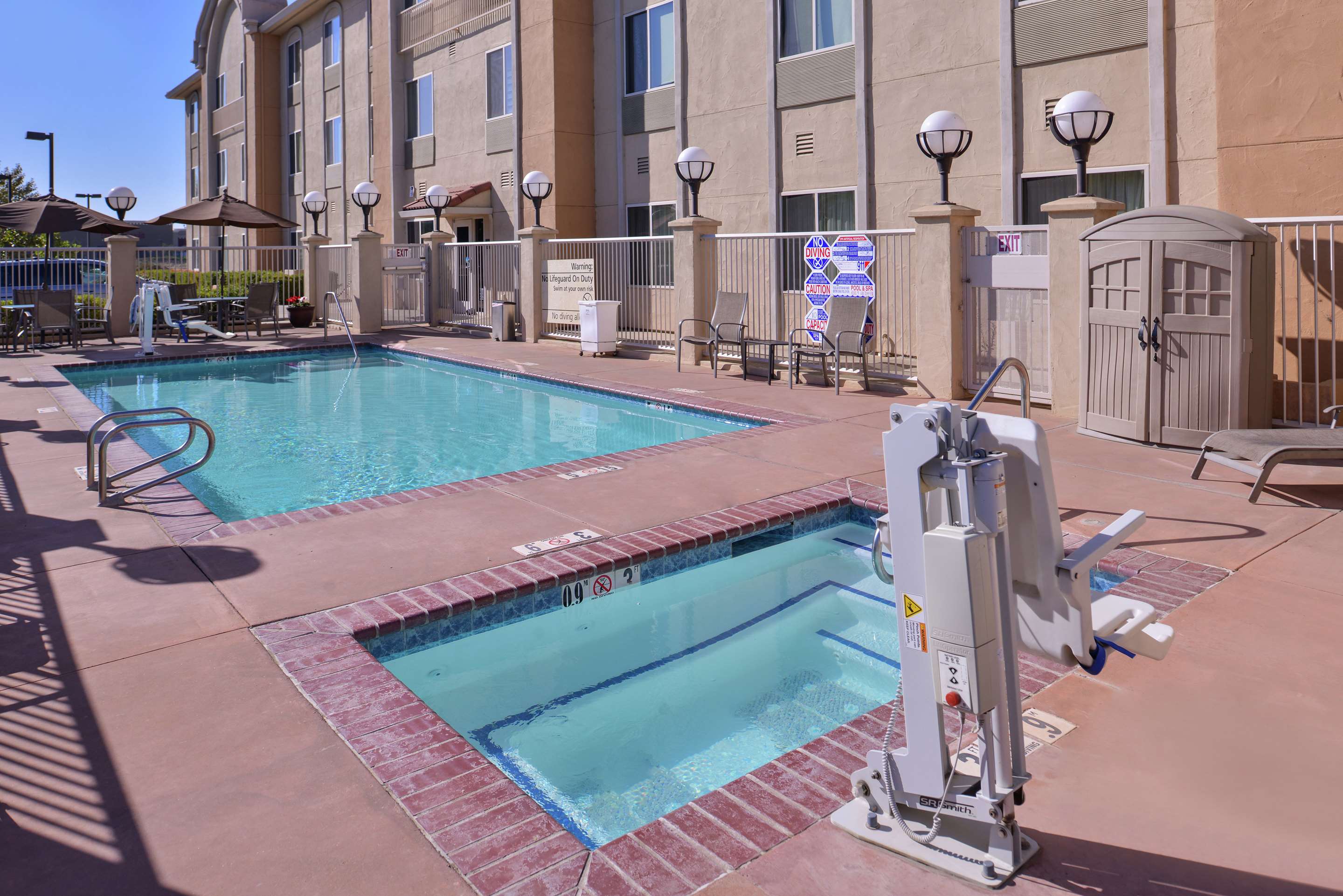 Pool | Hampton Inn & Suites Woodland-Sacramento Area