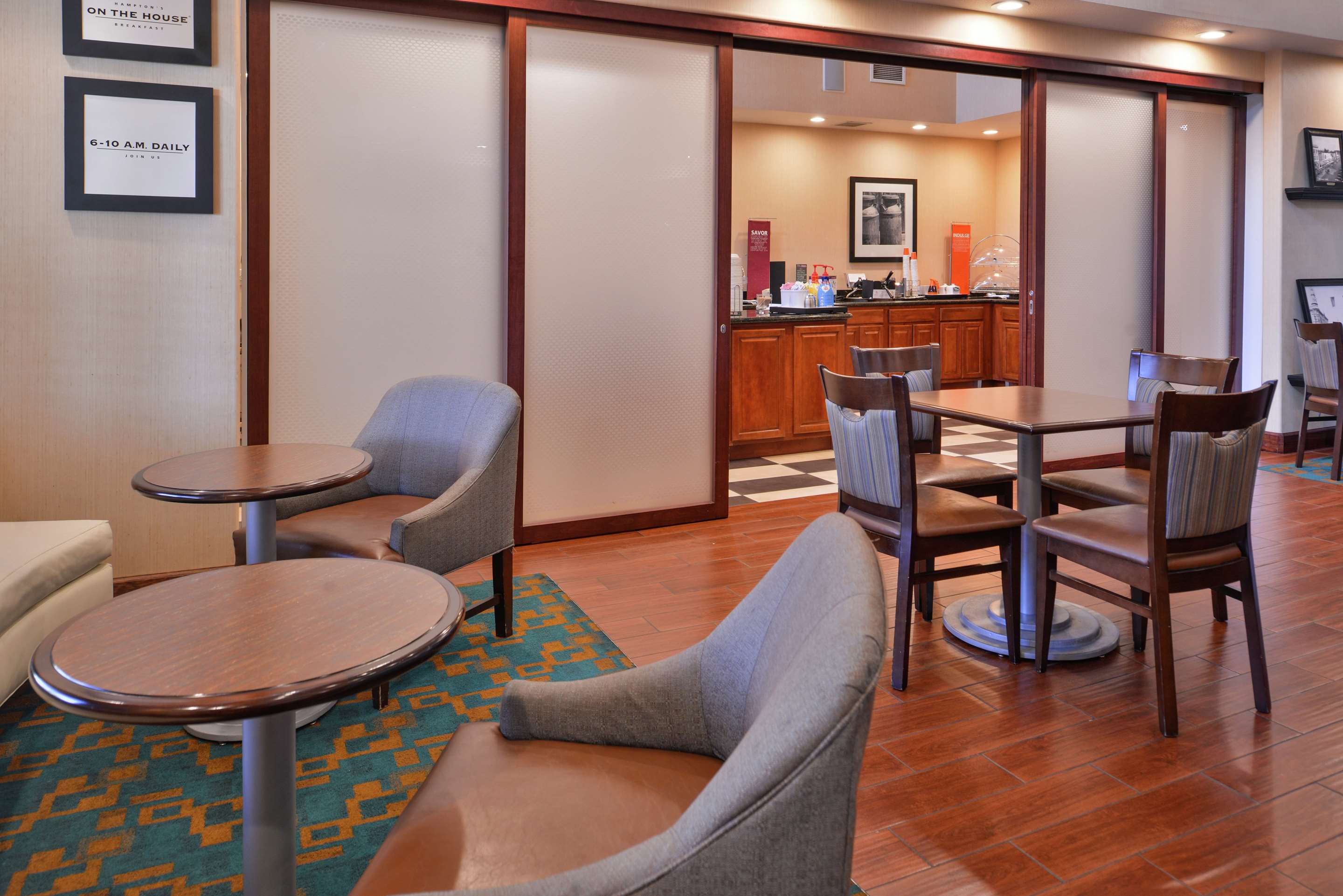 Breakfast Area | Hampton Inn & Suites Woodland-Sacramento Area