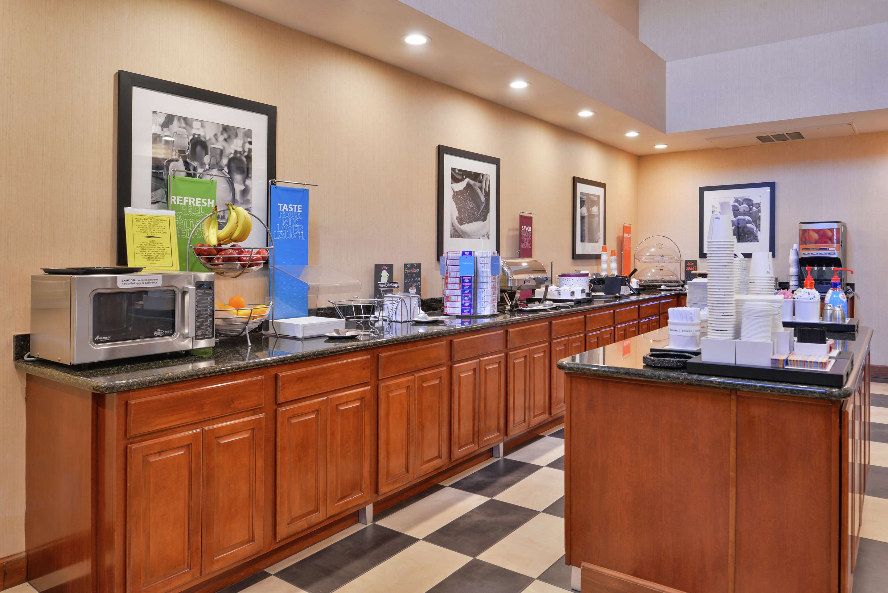 Breakfast Area | Hampton Inn & Suites Woodland-Sacramento Area