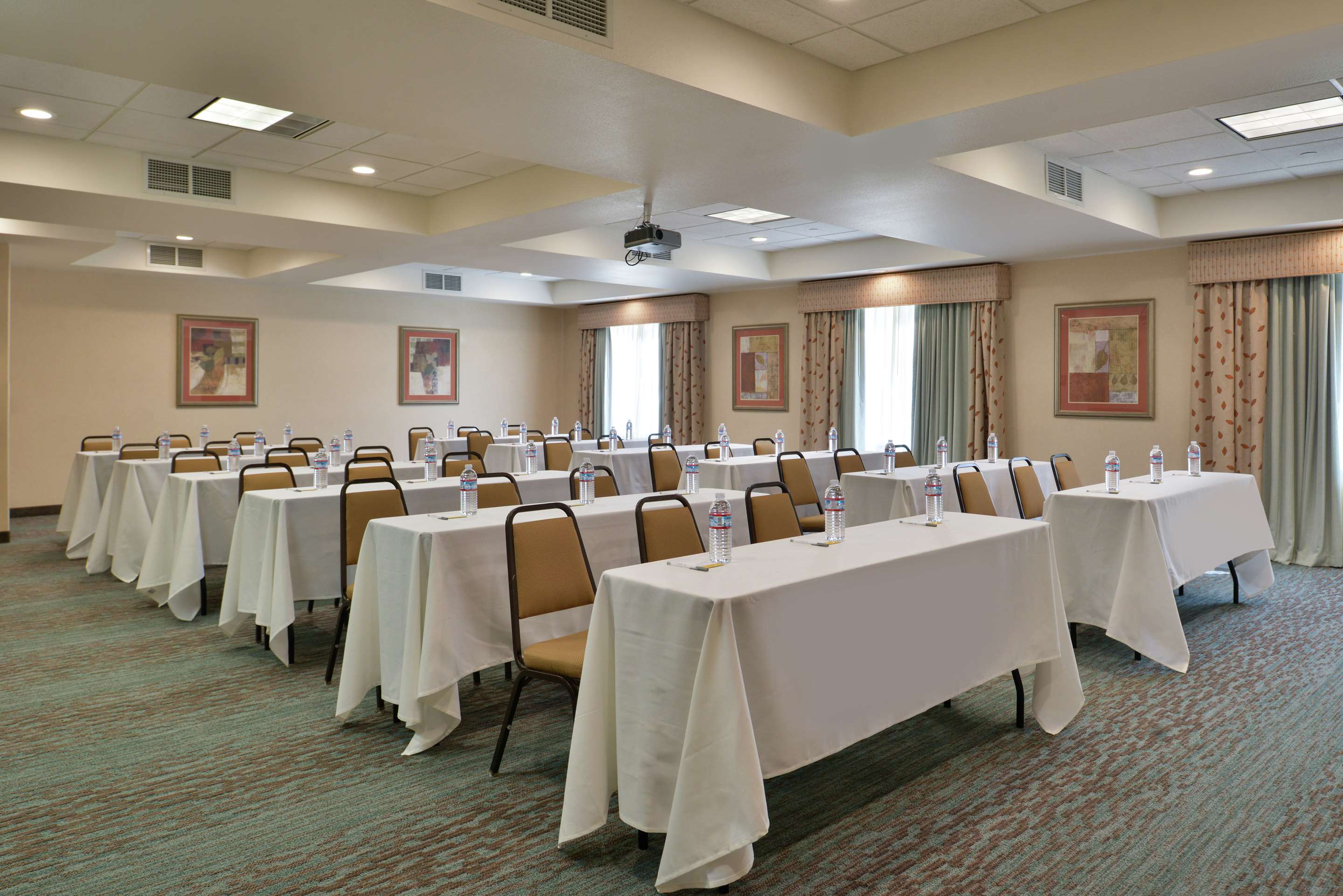 Meeting Room | Hampton Inn & Suites Woodland-Sacramento Area
