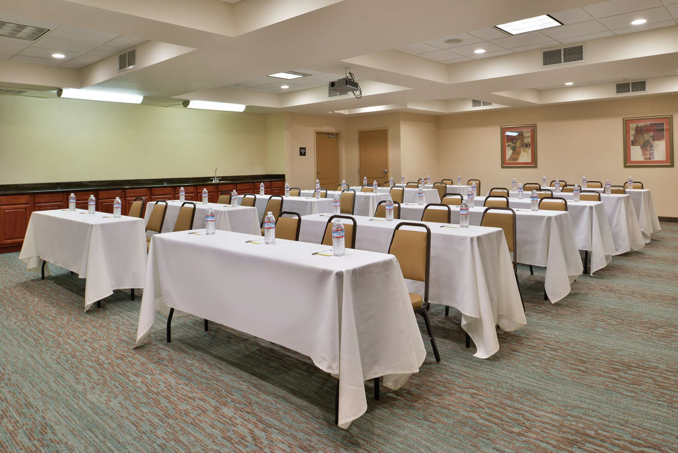 Meeting Room | Hampton Inn & Suites Woodland-Sacramento Area