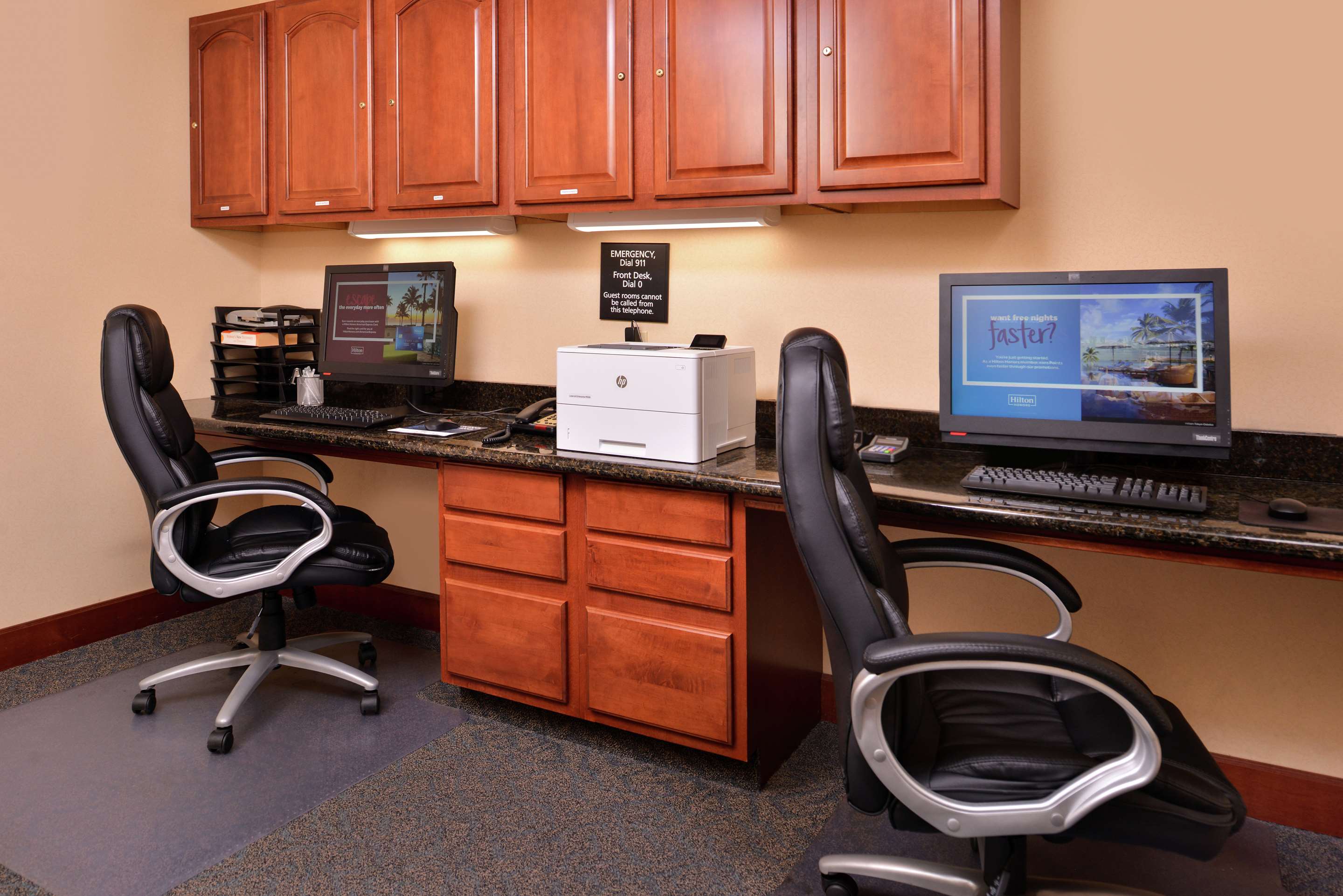 Business Center | Hampton Inn & Suites Woodland-Sacramento Area