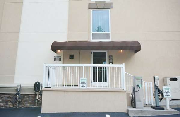 Exterior view - Hampton Inn East Salem