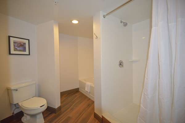  - Hampton Inn East Salem