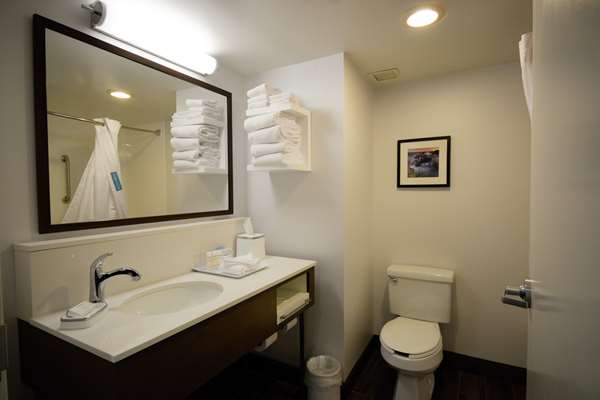  - Hampton Inn East Salem