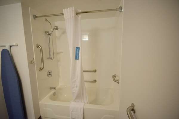  - Hampton Inn East Salem