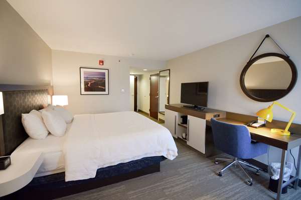  - Hampton Inn East Salem