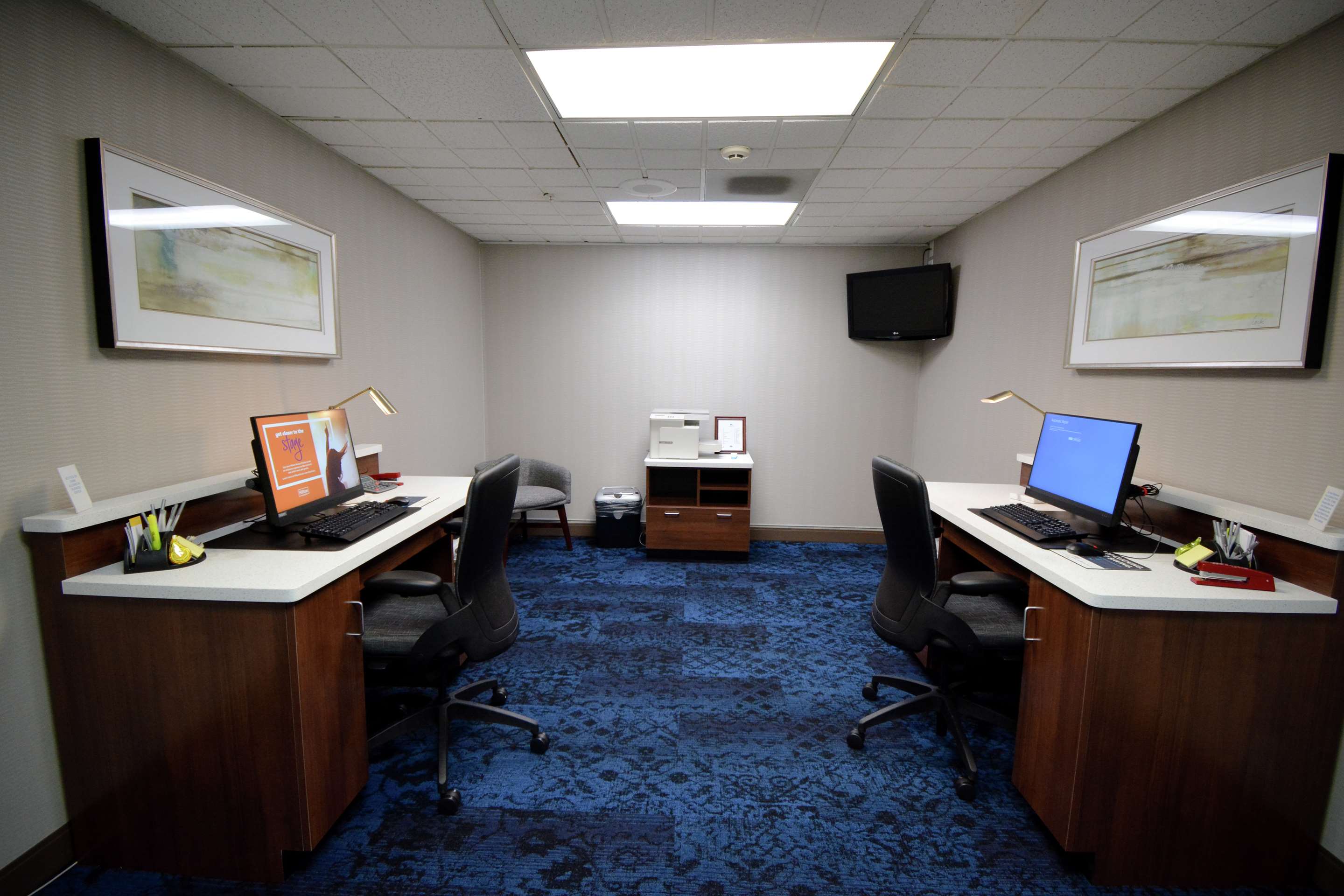 Business Center | Hampton Inn Salem East - Electric Road