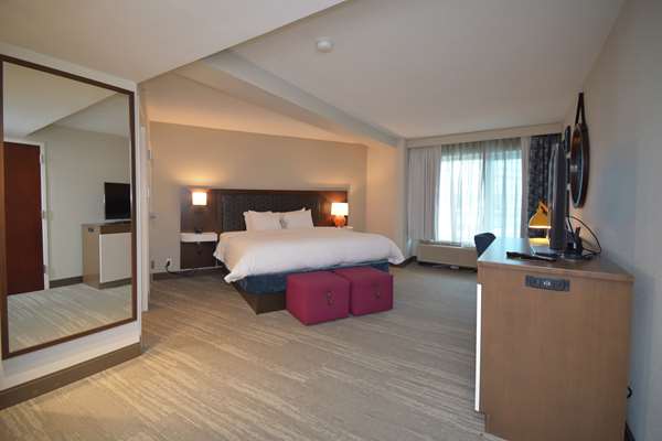  - Hampton Inn East Salem