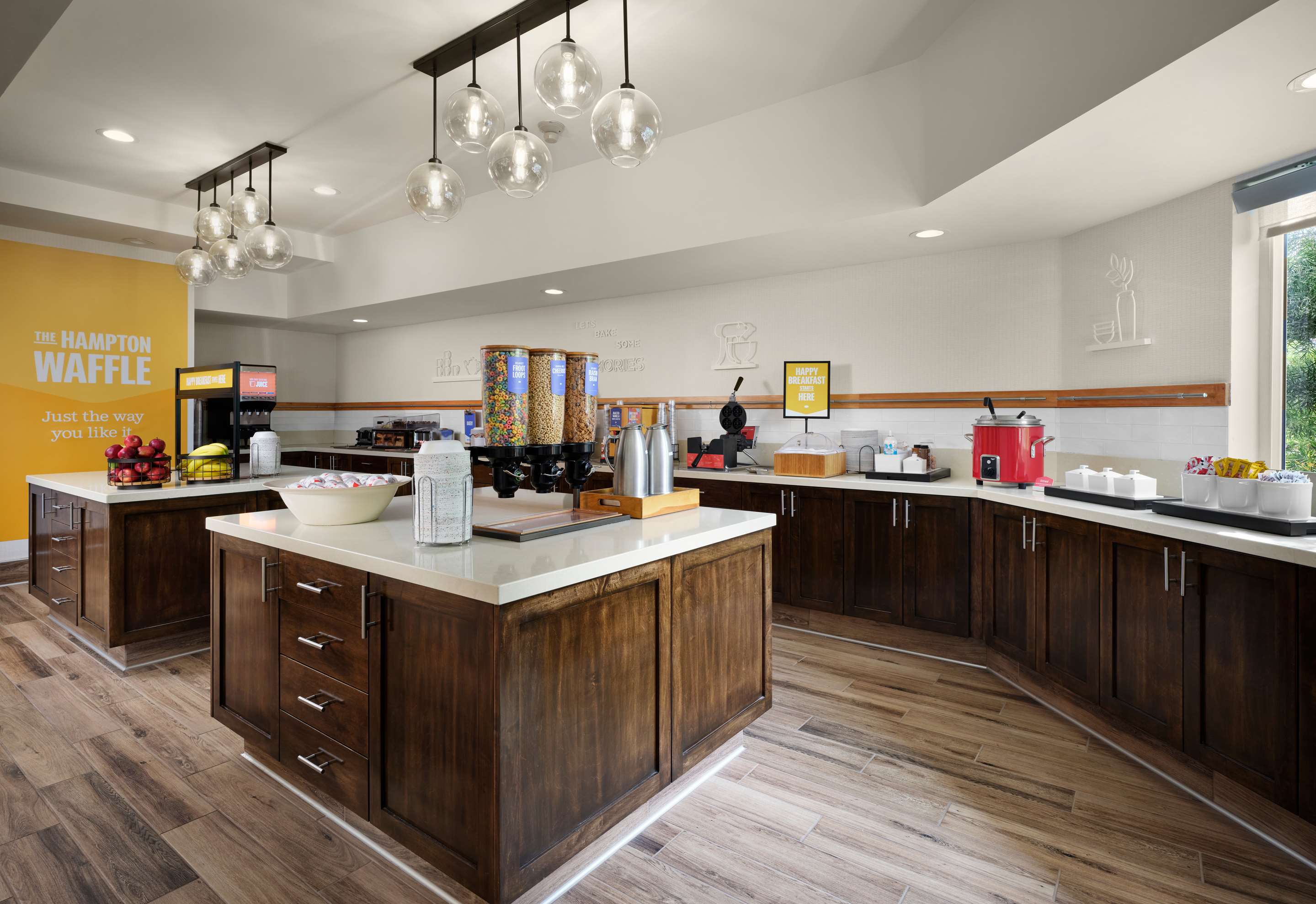 Breakfast Area | Hampton Inn San Diego Del Mar