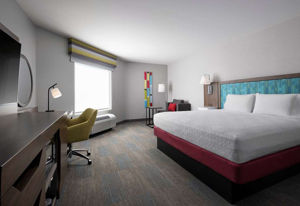 Hampton Inn San Diego Del Mar - Tap to explore photos
