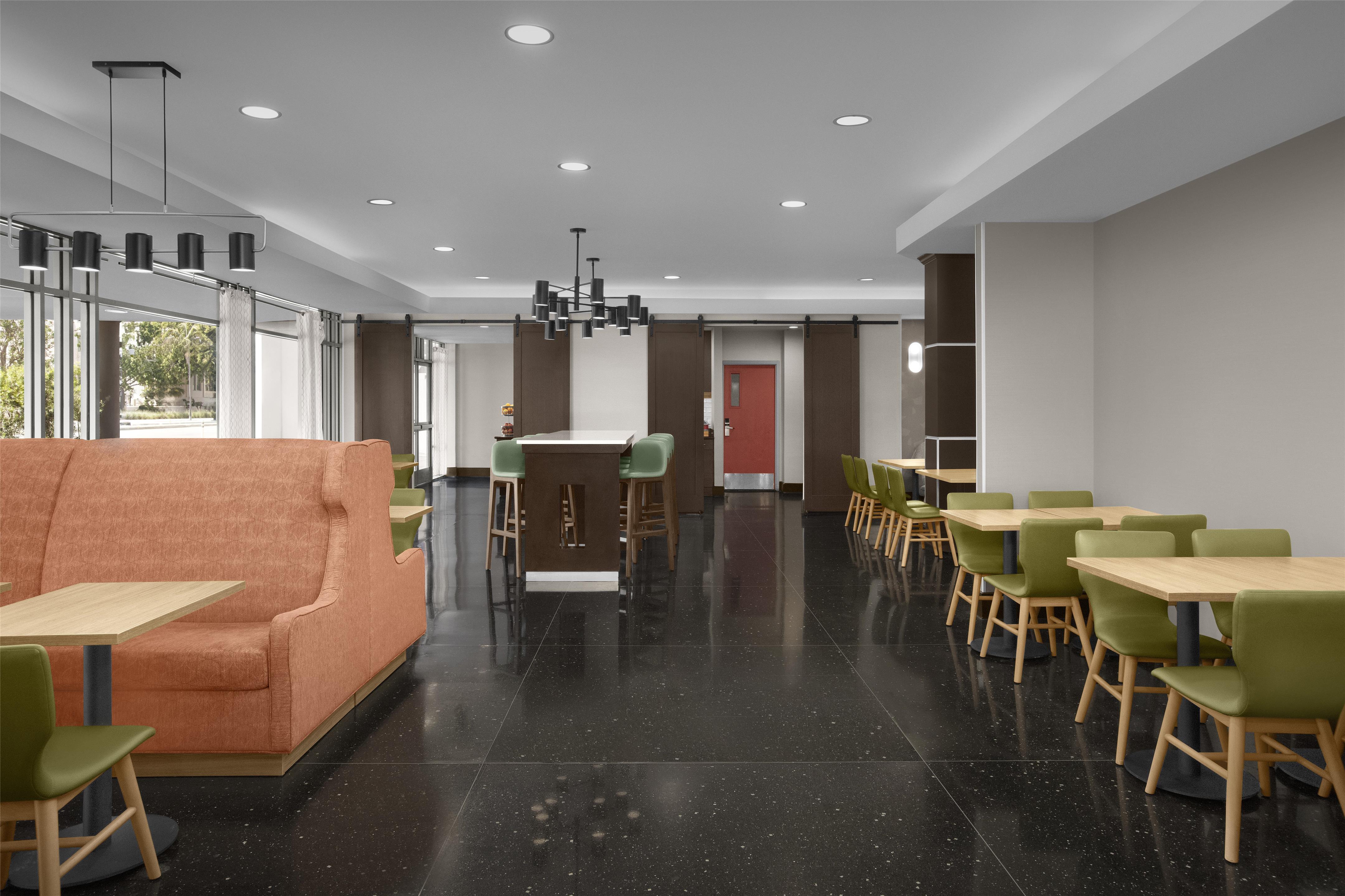 Breakfast Area | Hampton Inn San Diego-Downtown
