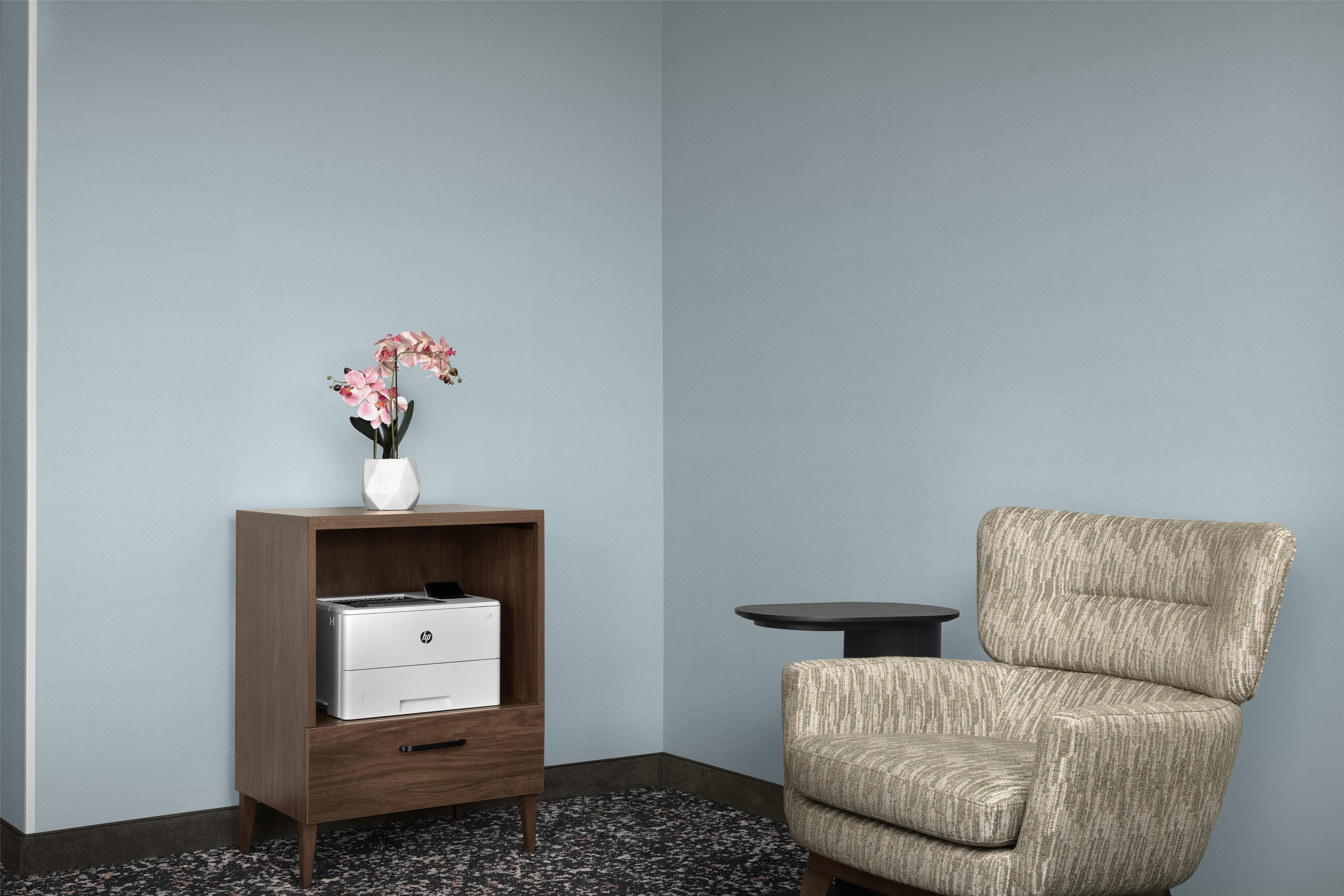 Business Center | Hampton Inn San Diego-Downtown