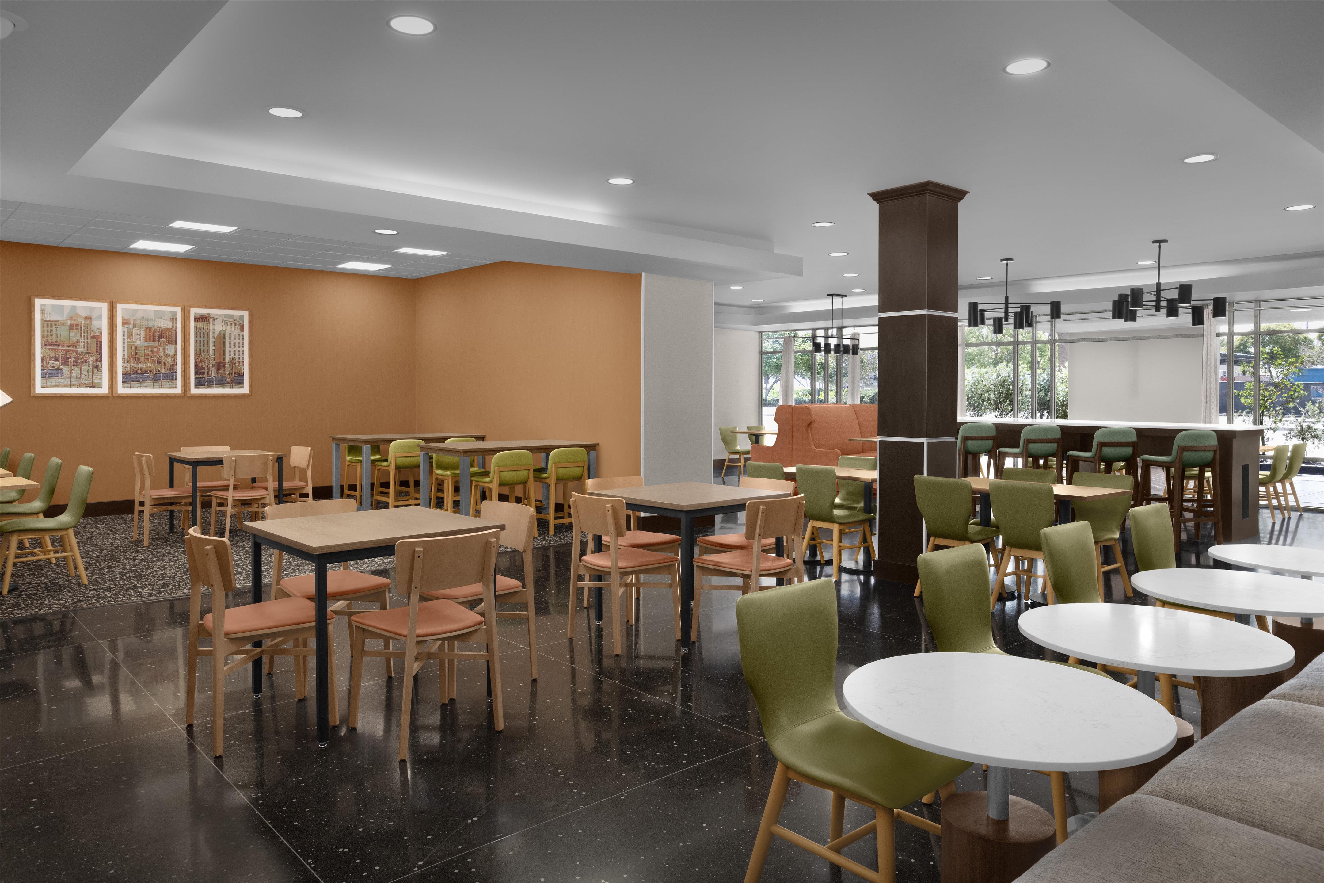 Breakfast Area | Hampton Inn San Diego-Downtown