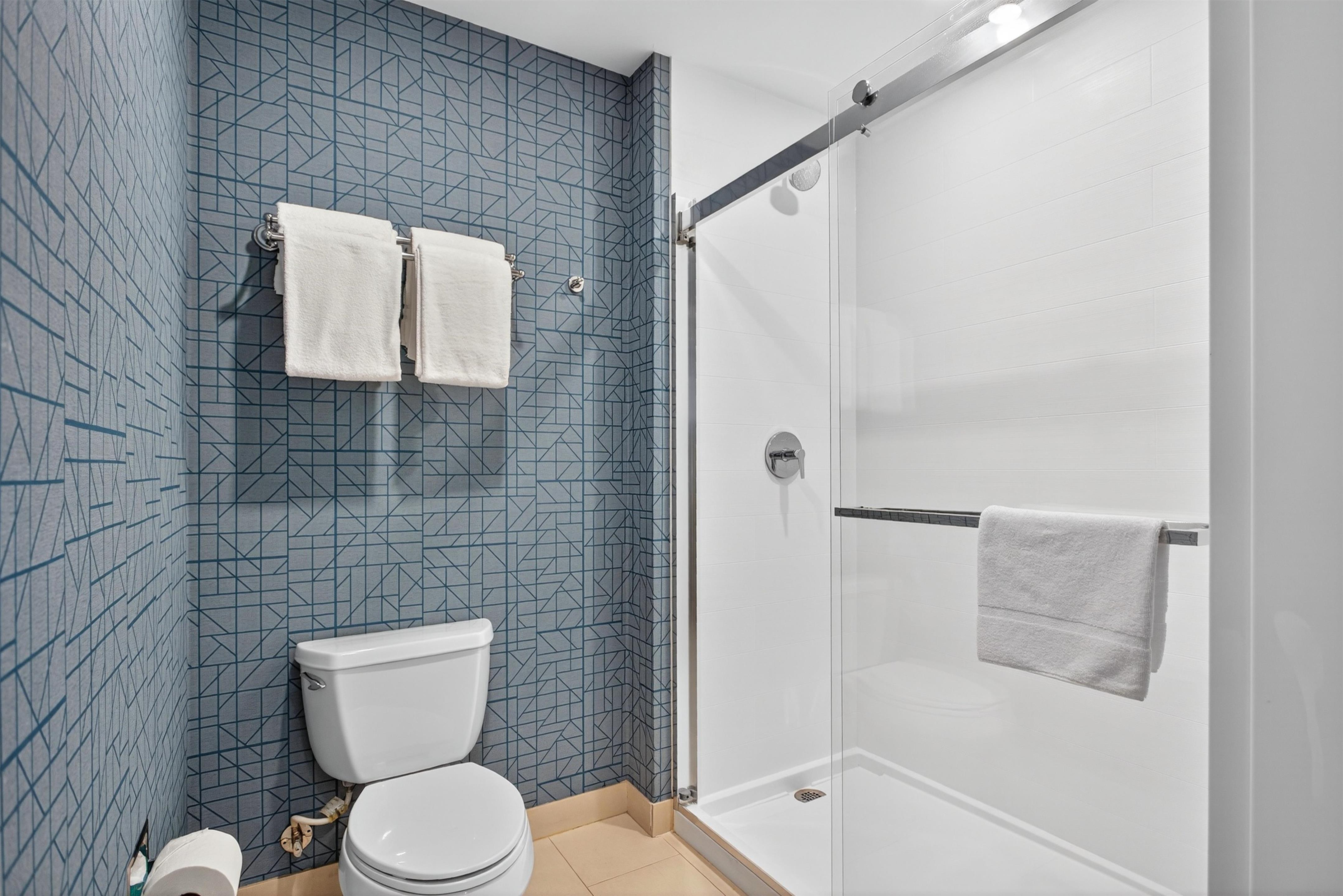 Guest room bath