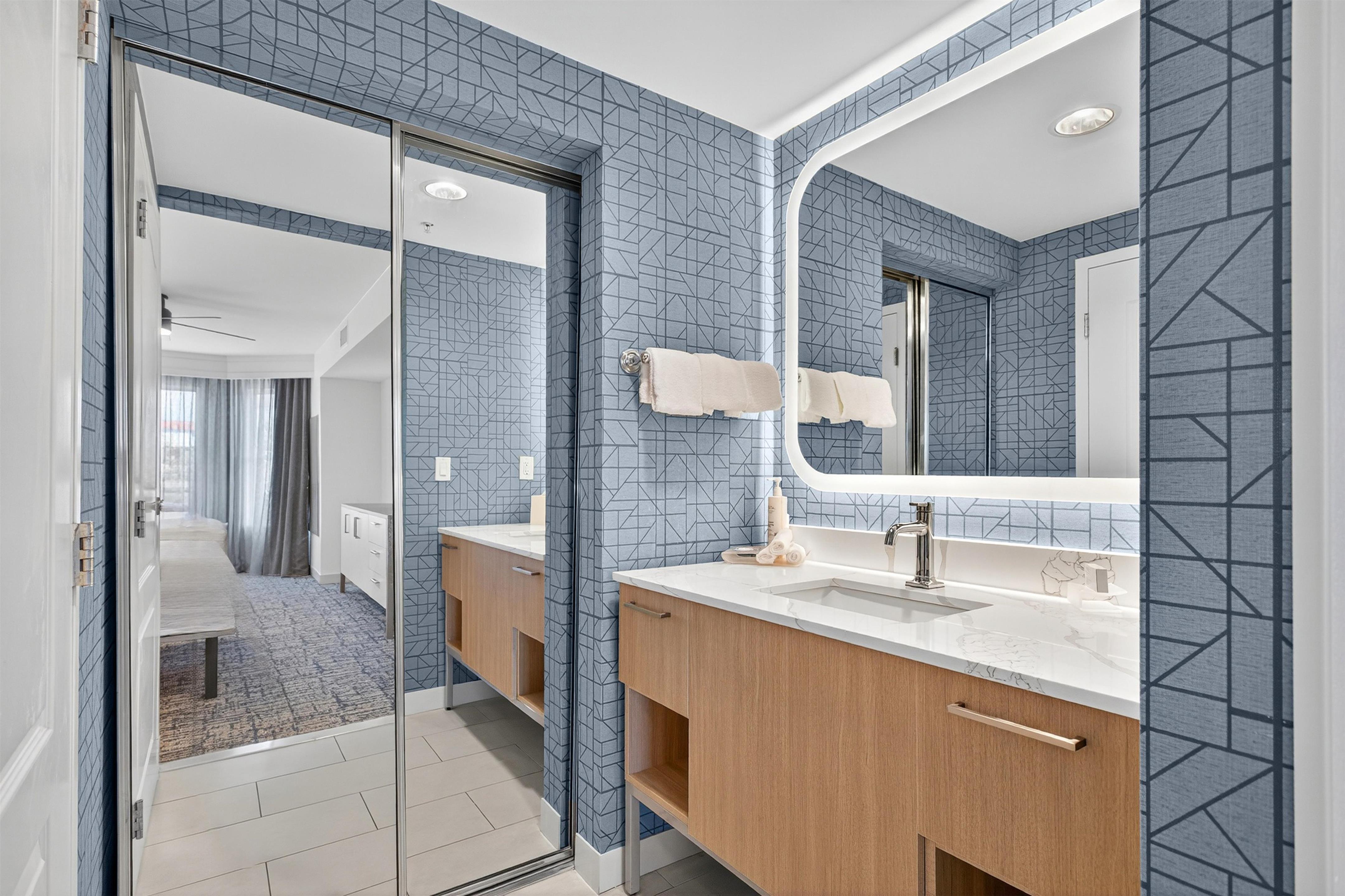 Guest room bath