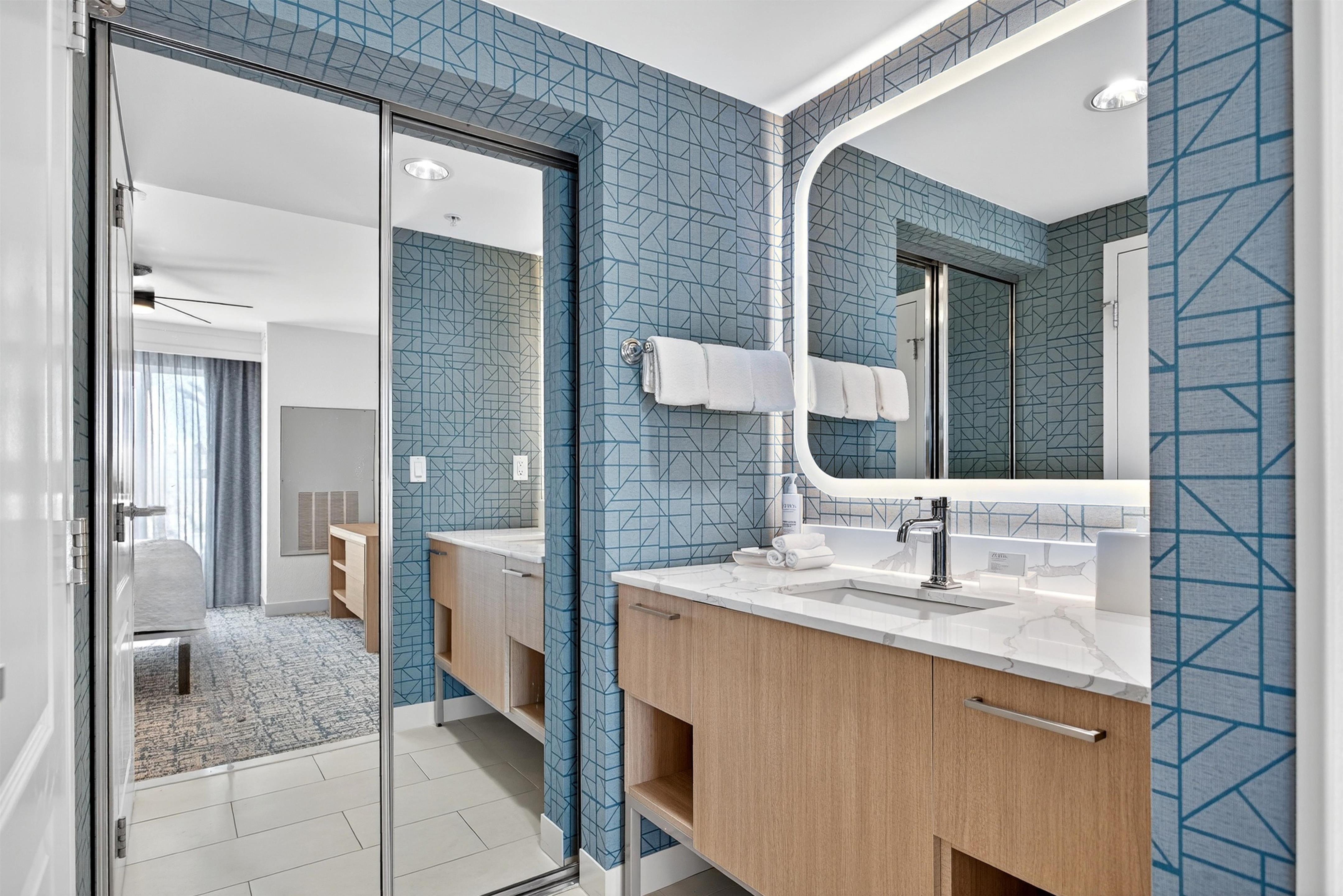 Guest room bath