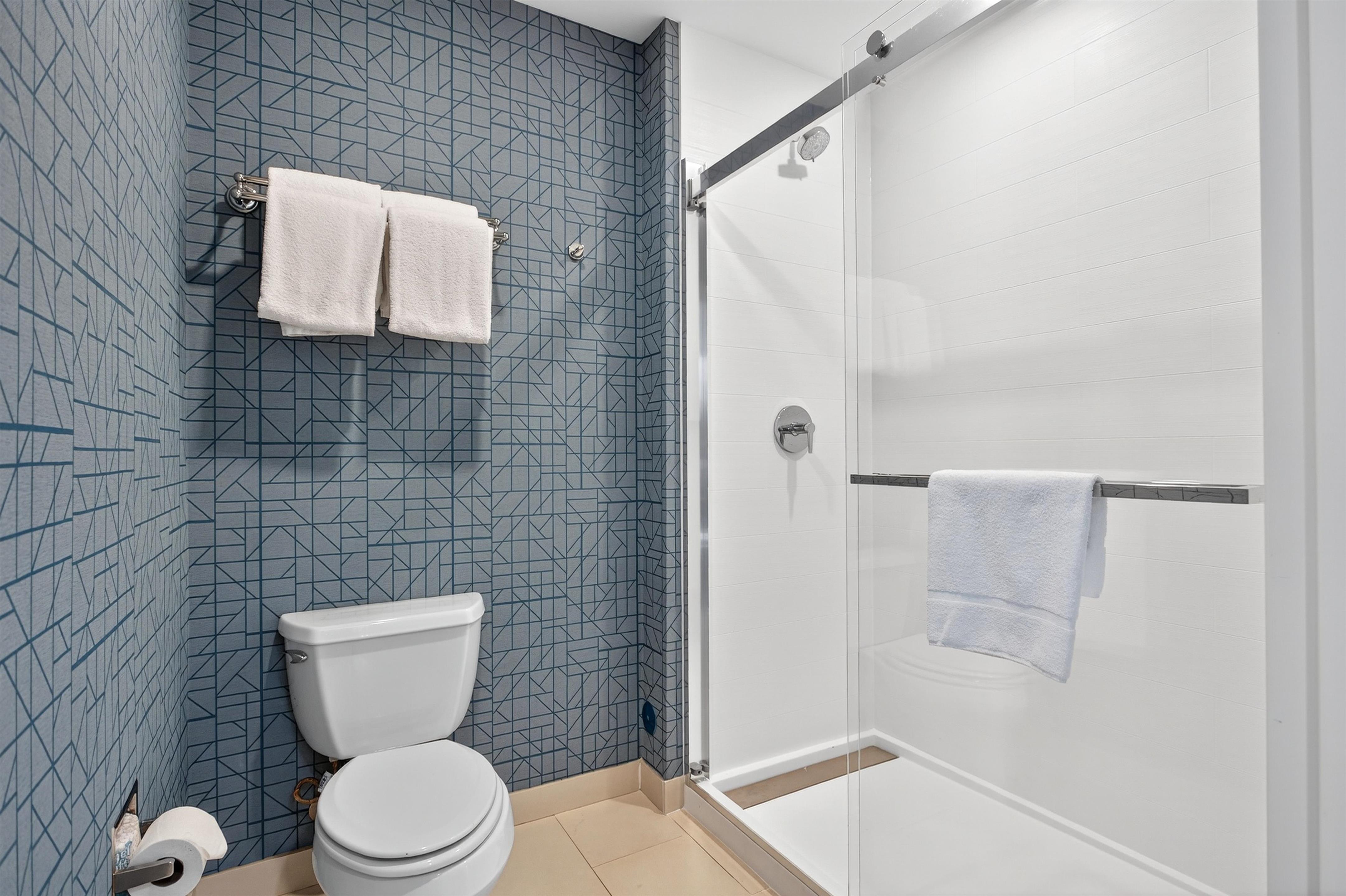 Guest room bath
