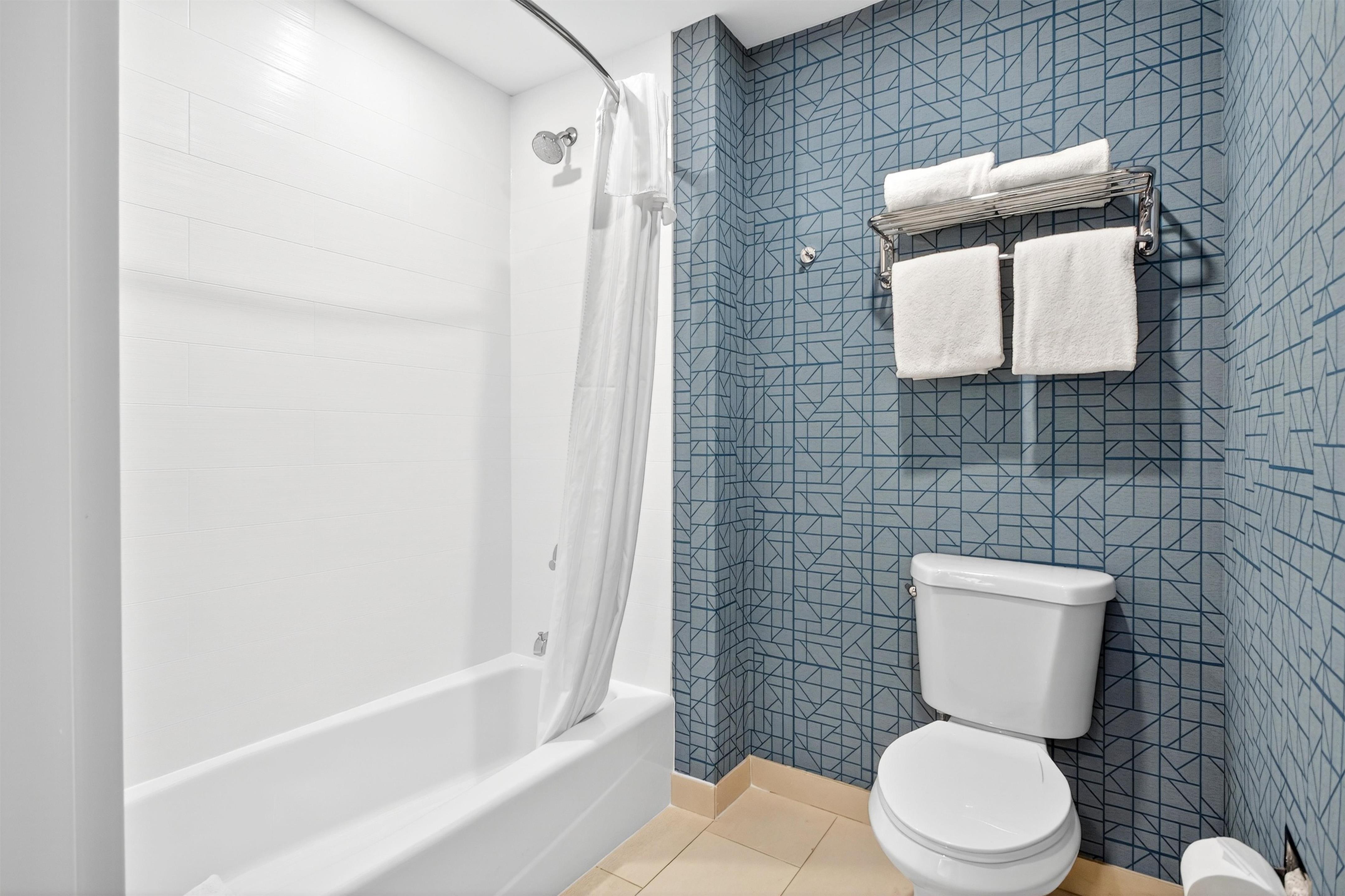 Guest room bath