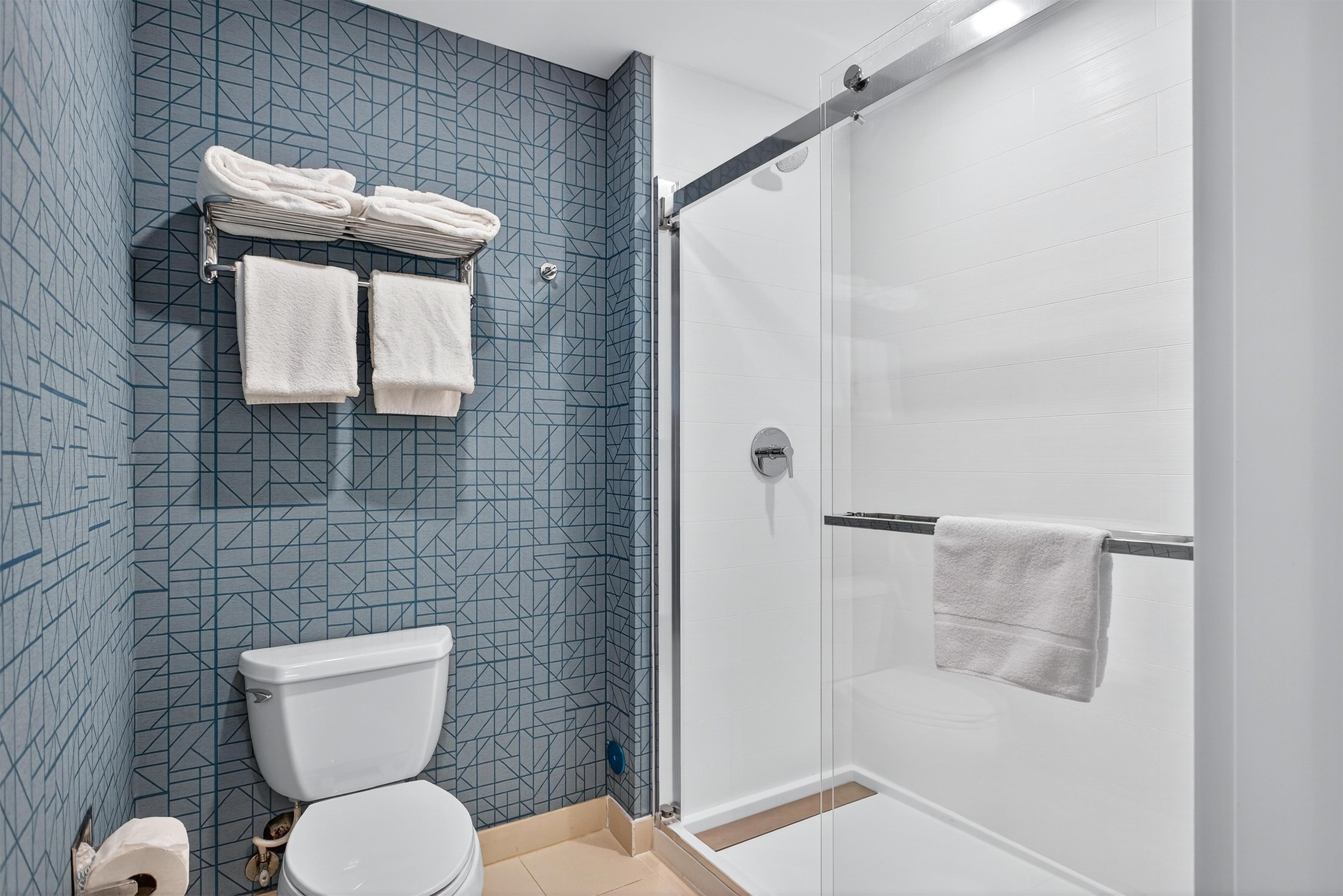 Guest room bath