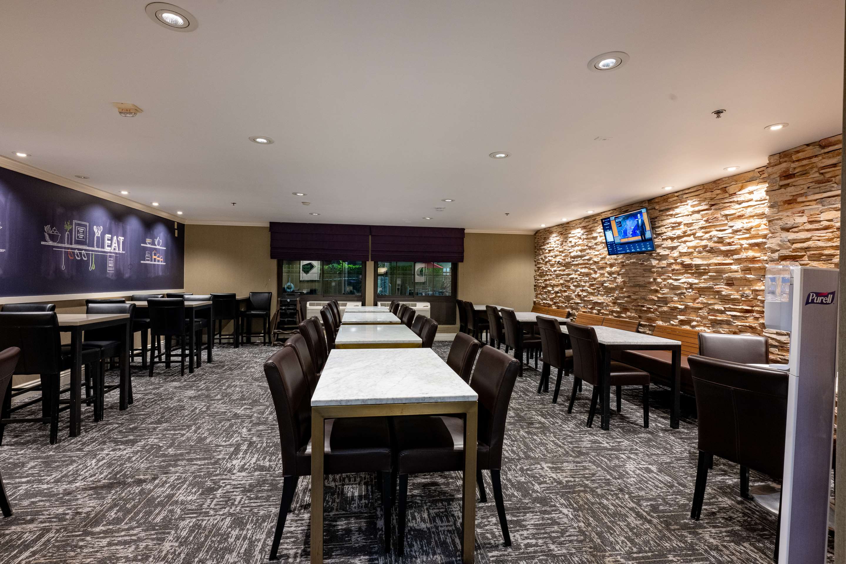 Breakfast Area | Hampton Inn by Hilton San Diego - Kearny Mesa