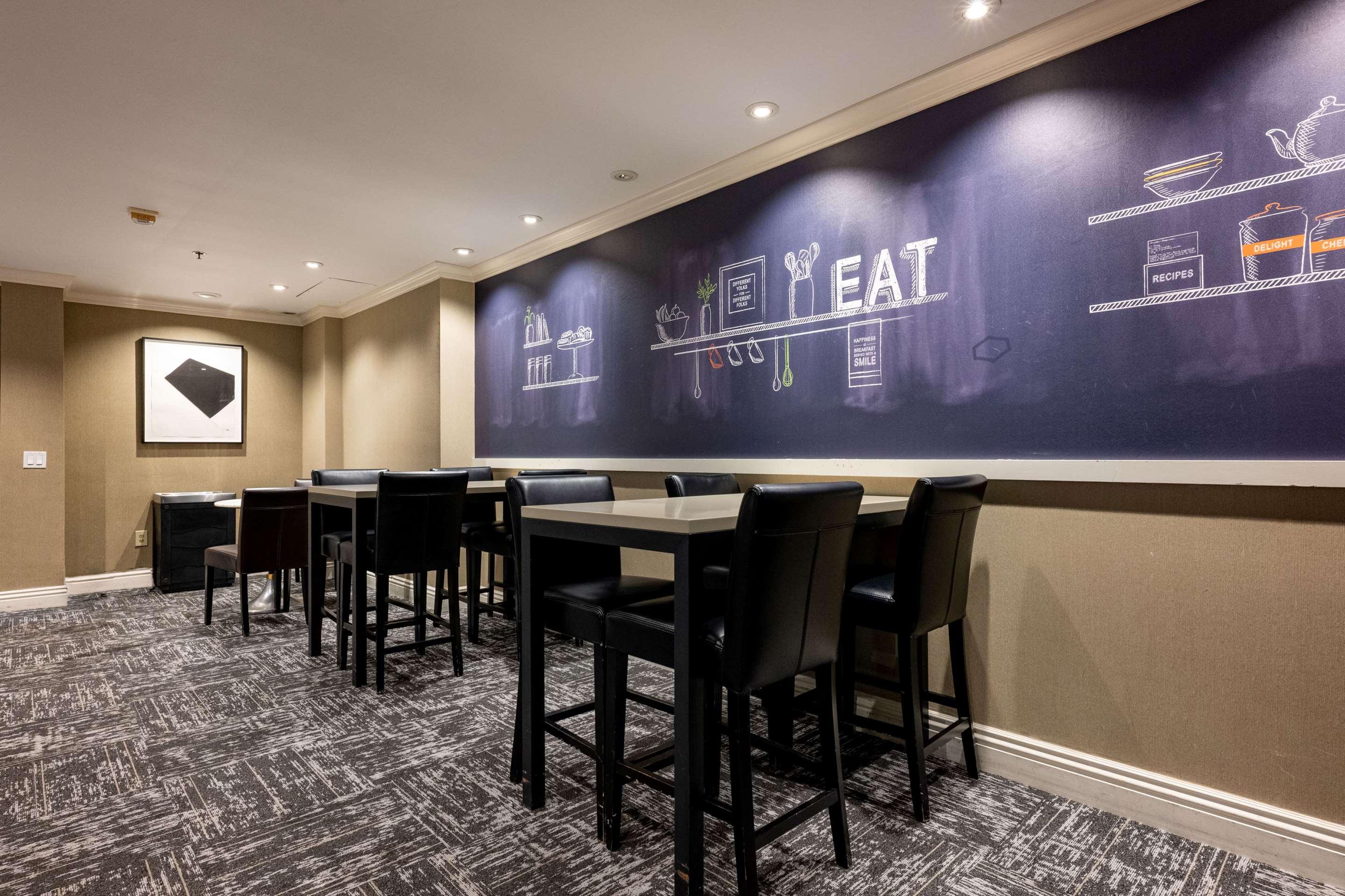 Breakfast Area | Hampton Inn by Hilton San Diego - Kearny Mesa