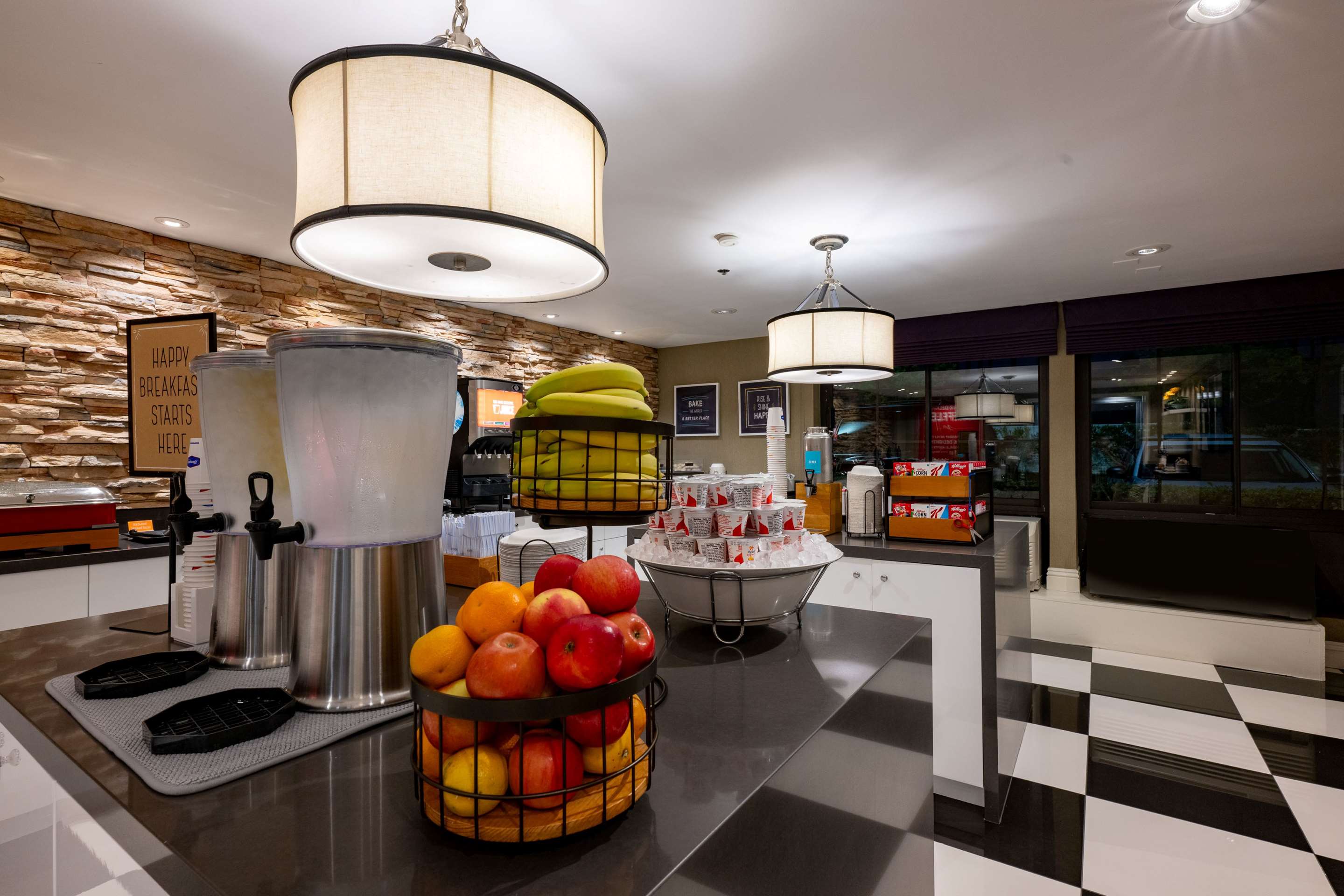 Breakfast Area | Hampton Inn by Hilton San Diego - Kearny Mesa