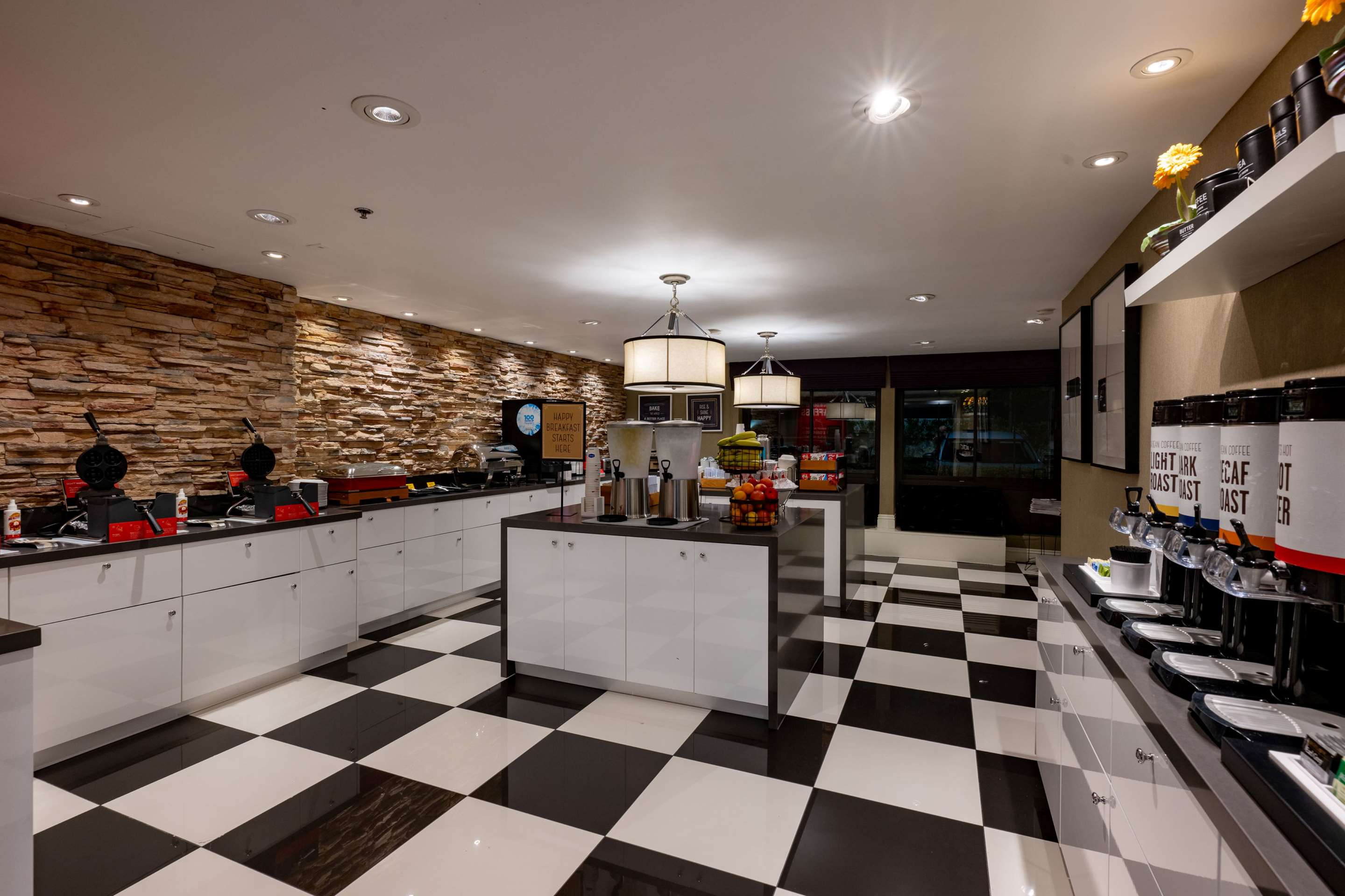 Breakfast Area | Hampton Inn by Hilton San Diego - Kearny Mesa