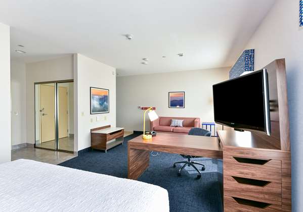  - Hampton Inn & Suites Pittsburg - CA 4, Exit 24