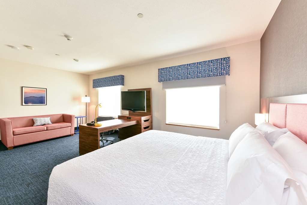 Hampton Inn & Suites Pittsburg Room Type - 1KN MOB HEA ACC RIS STU NS